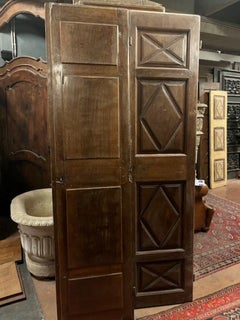 Set di N.2 Porte doppie in noce scolpite con losanghe, Italia