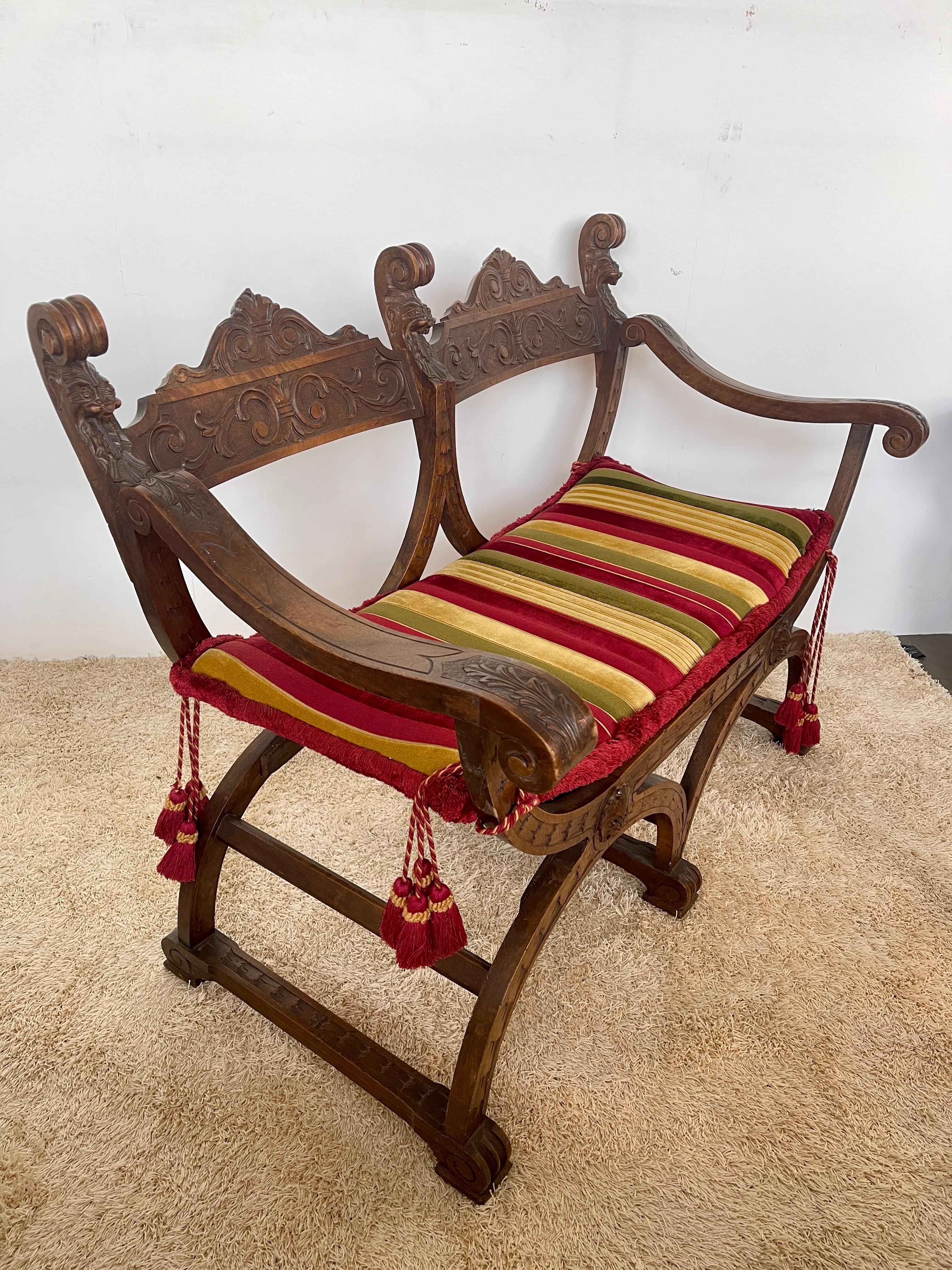 Autre Ensemble fauteuil et canapé en bois de style Savonarola, 19e siècle, Florence en vente