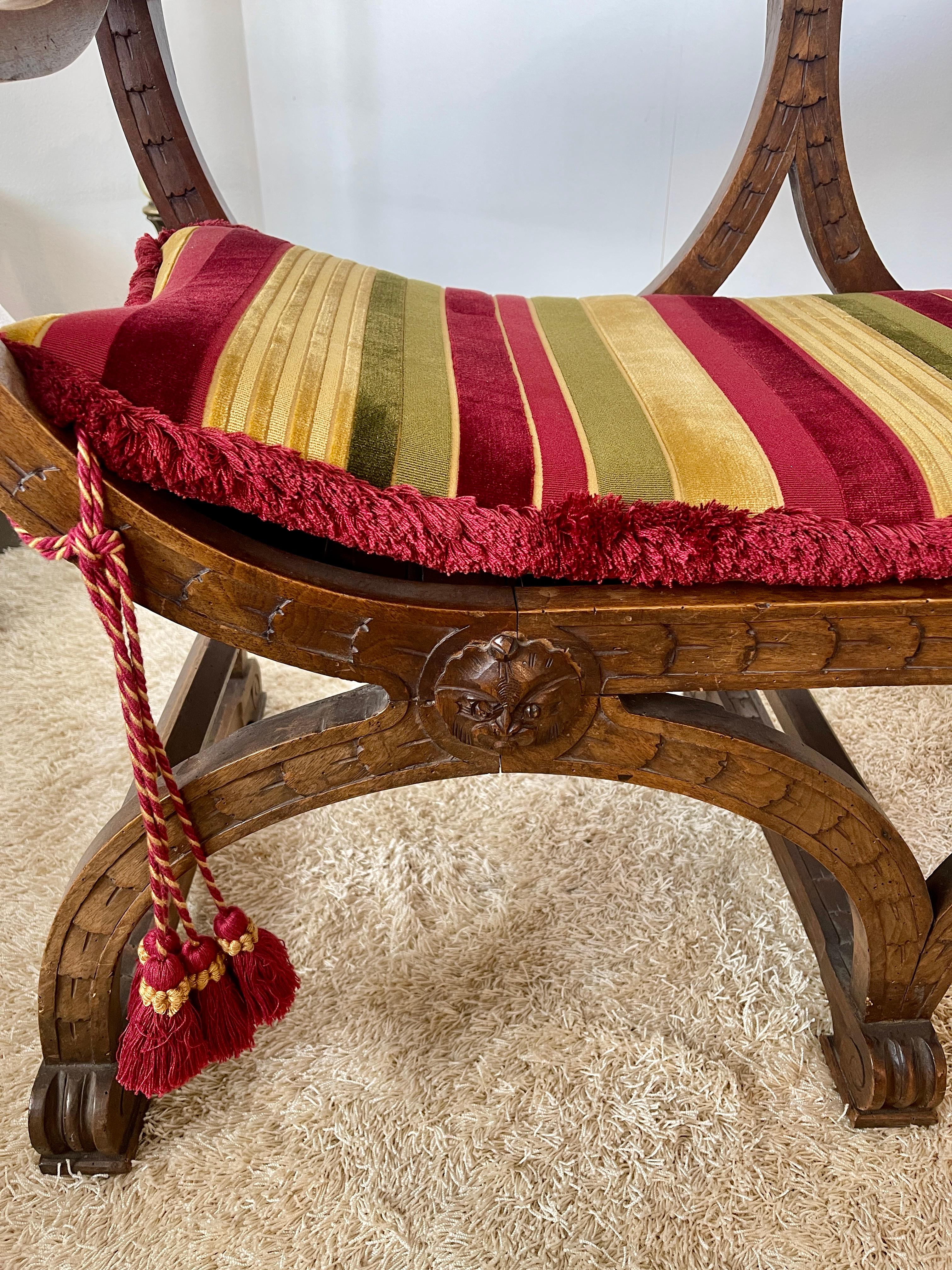 Fait main Ensemble fauteuil et canapé en bois de style Savonarola, 19e siècle, Florence en vente