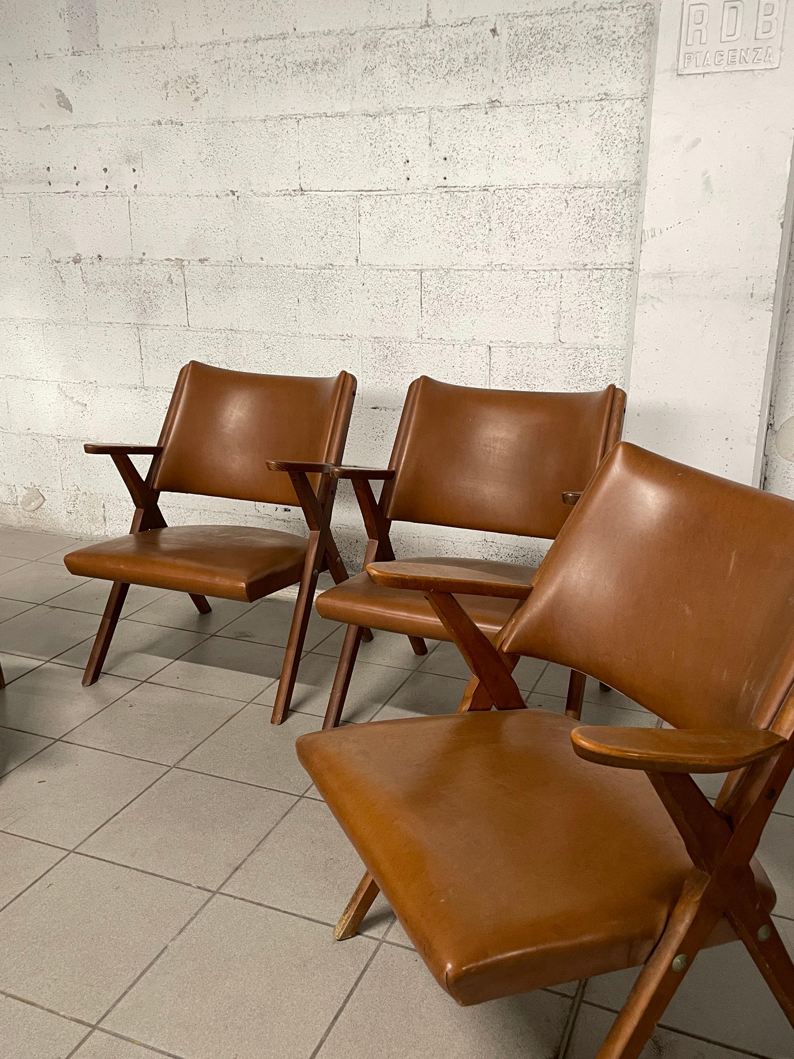 Set of 1960s armchairs from Dal Vera furniture factory, Italy In Distressed Condition For Sale In SAN PIETRO MOSEZZO, NO