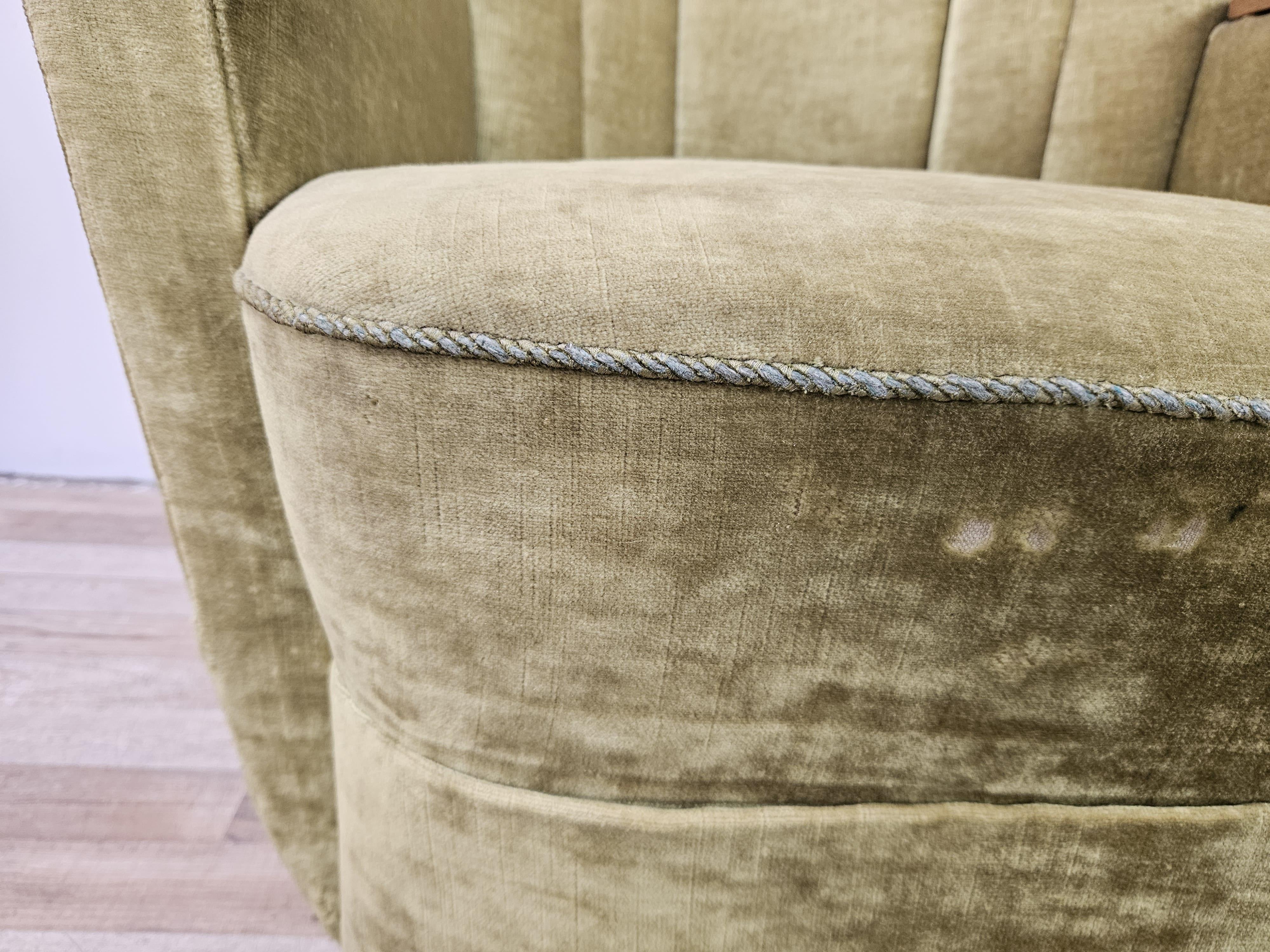 Ensemble de quatre fauteuils de cocktail des années 1950 en tissu vert avec roulettes en vente 11
