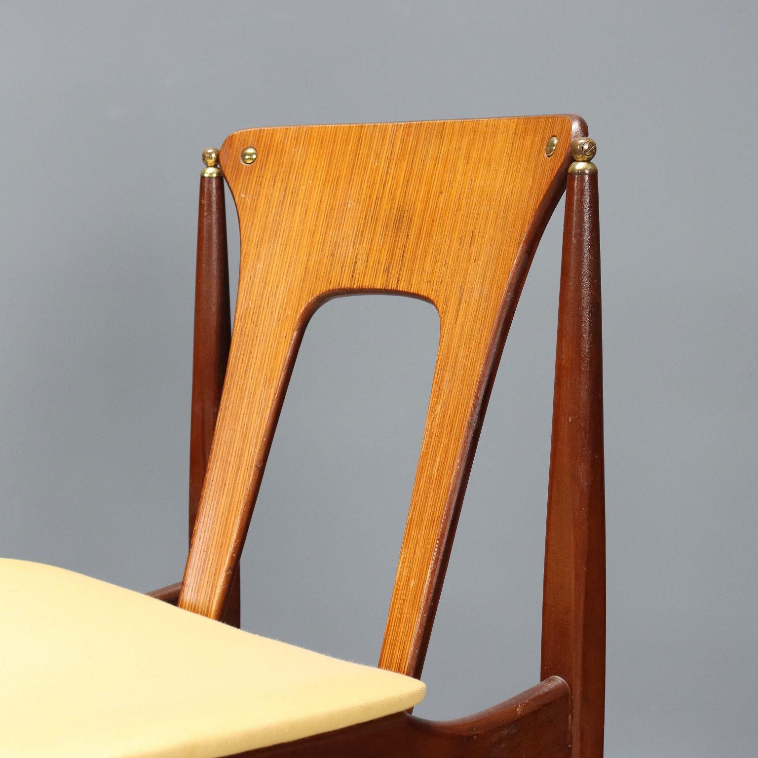 Mid-20th Century Ensemble de quatre chaises 1960 Manufacture nord-européenne en vente