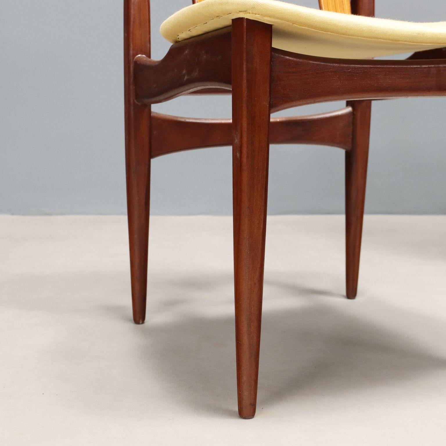 Tissu Ensemble de quatre chaises 1960 Manufacture nord-européenne en vente