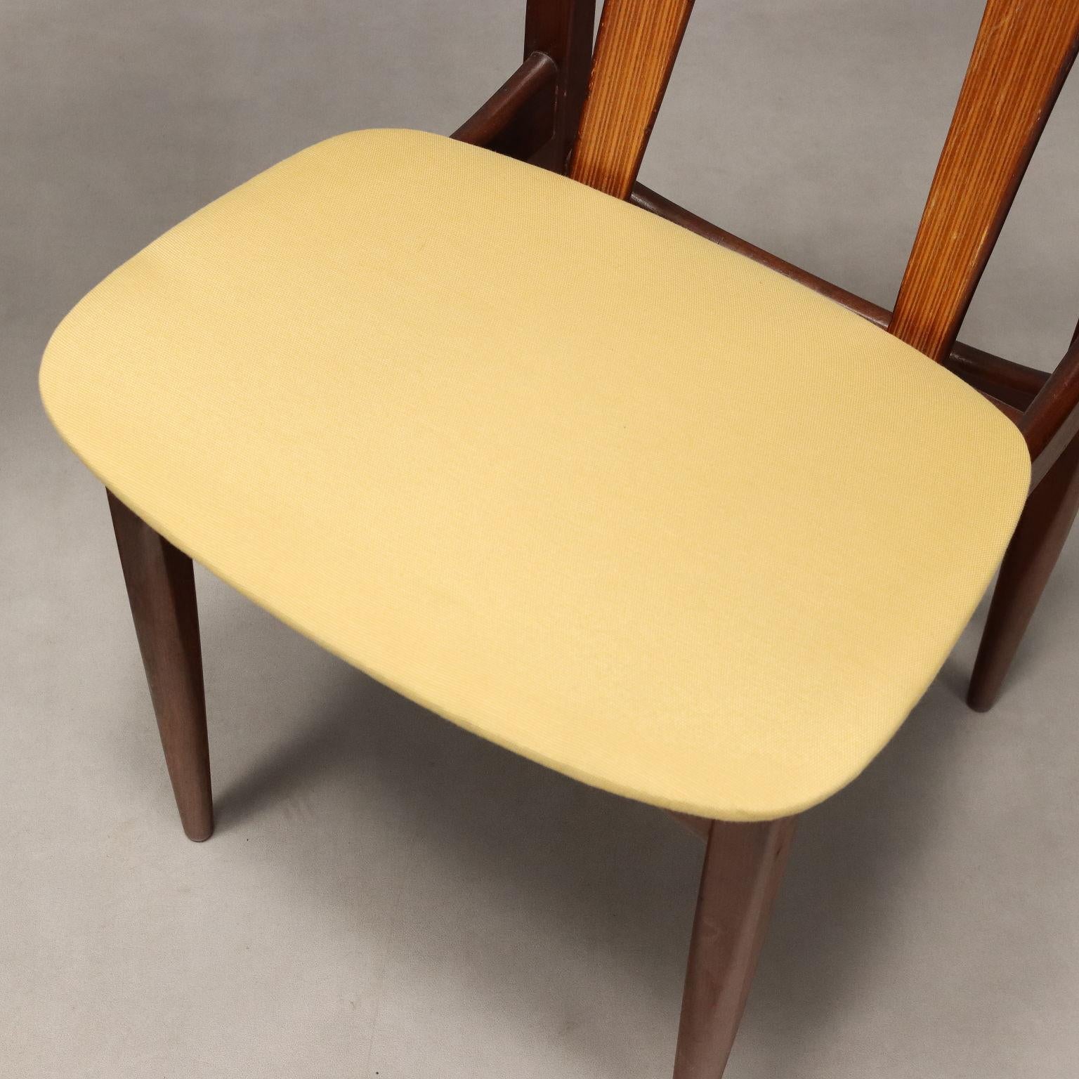 Ensemble de quatre chaises 1960 Manufacture nord-européenne en vente 1