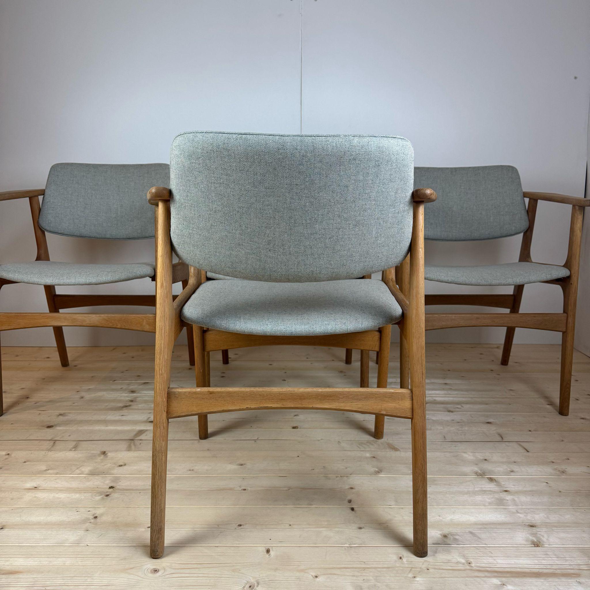 Ensemble de quatre chaises avec accoudoirs, Danemark 1960 en vente 1