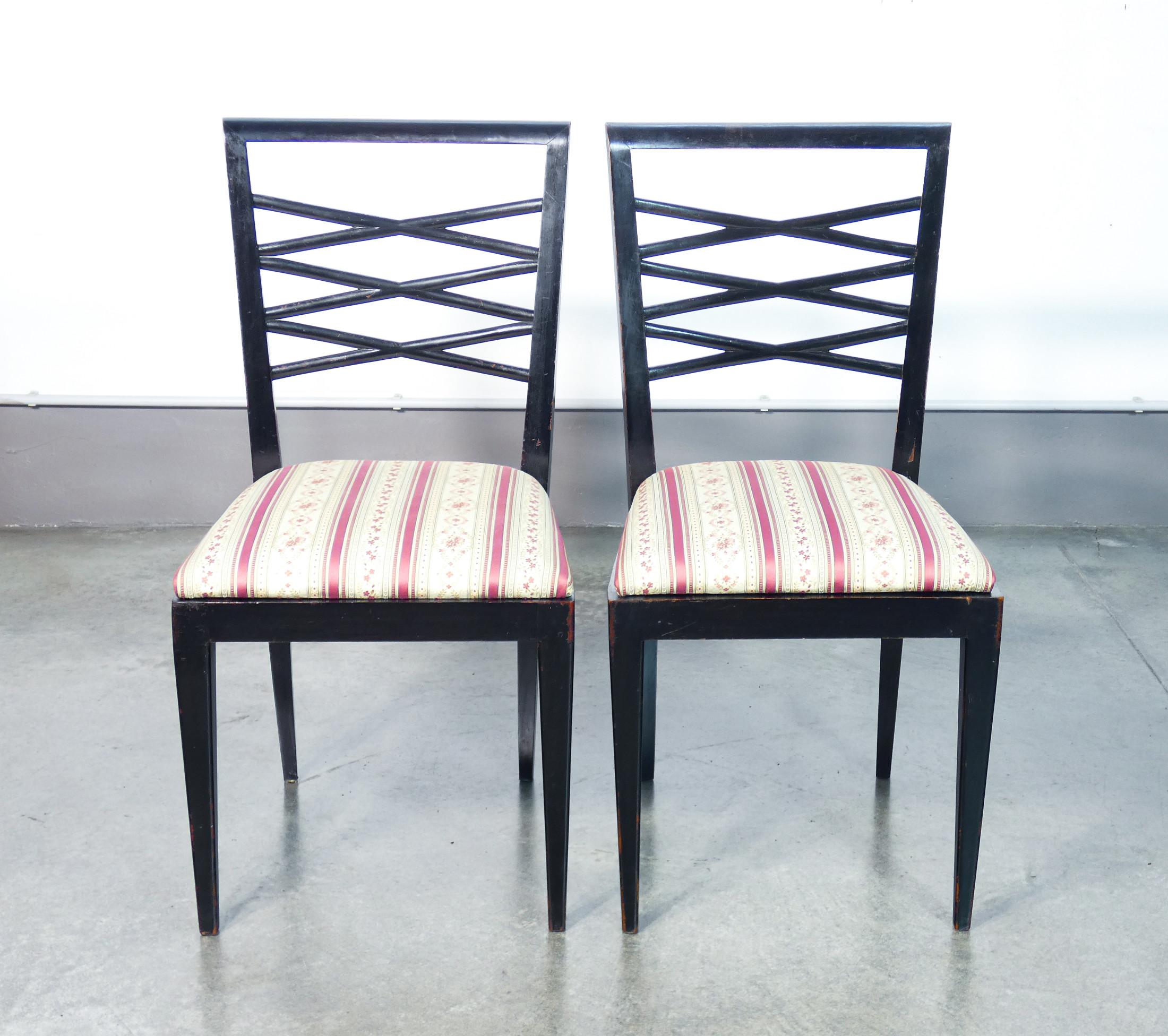 Set di quattro sedie di design italiano degli anni 40, in legno laccato nero In Good Condition For Sale In Torino, IT