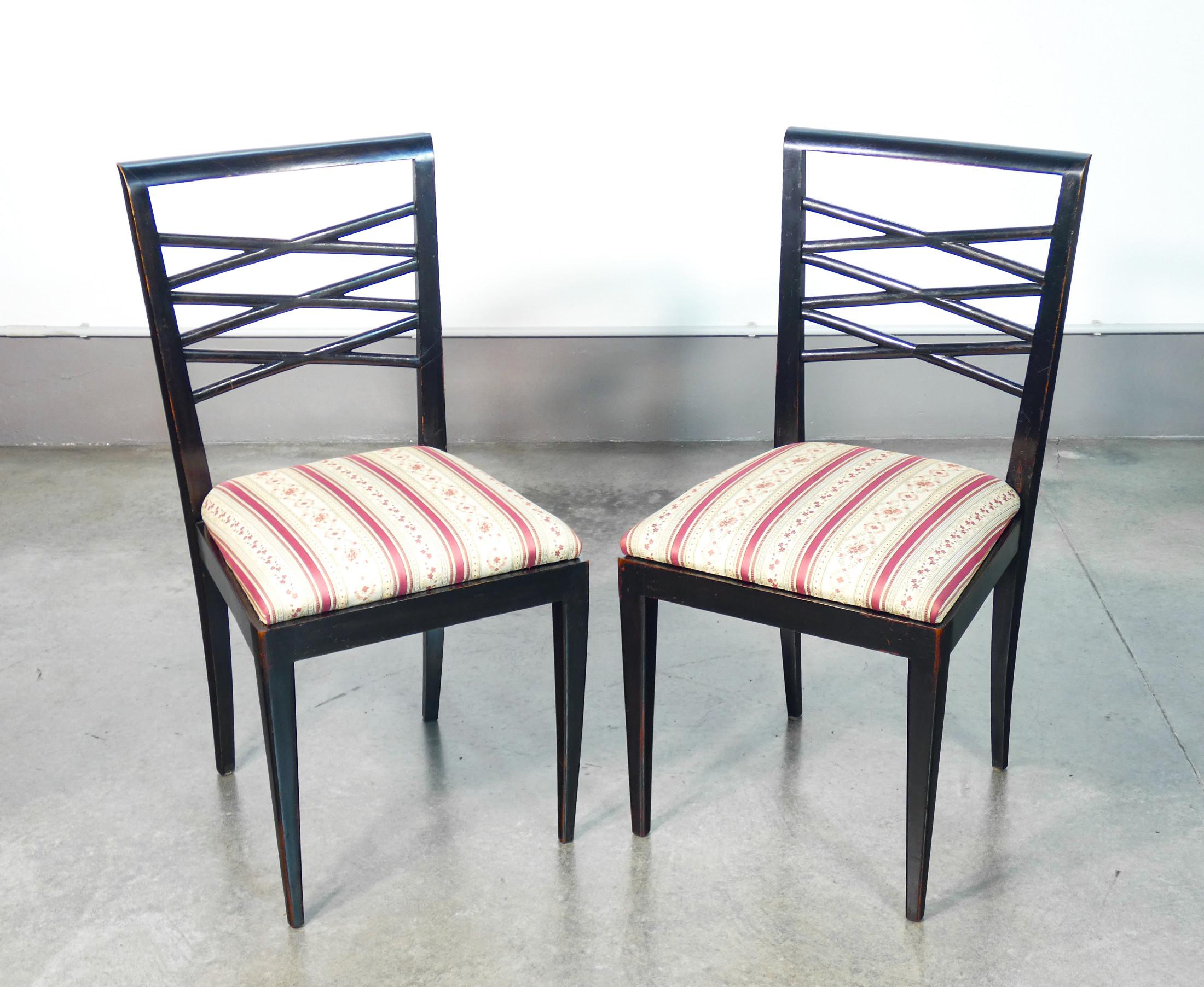 Set di quattro sedie di design italiano degli anni 40, in legno laccato nero For Sale 3