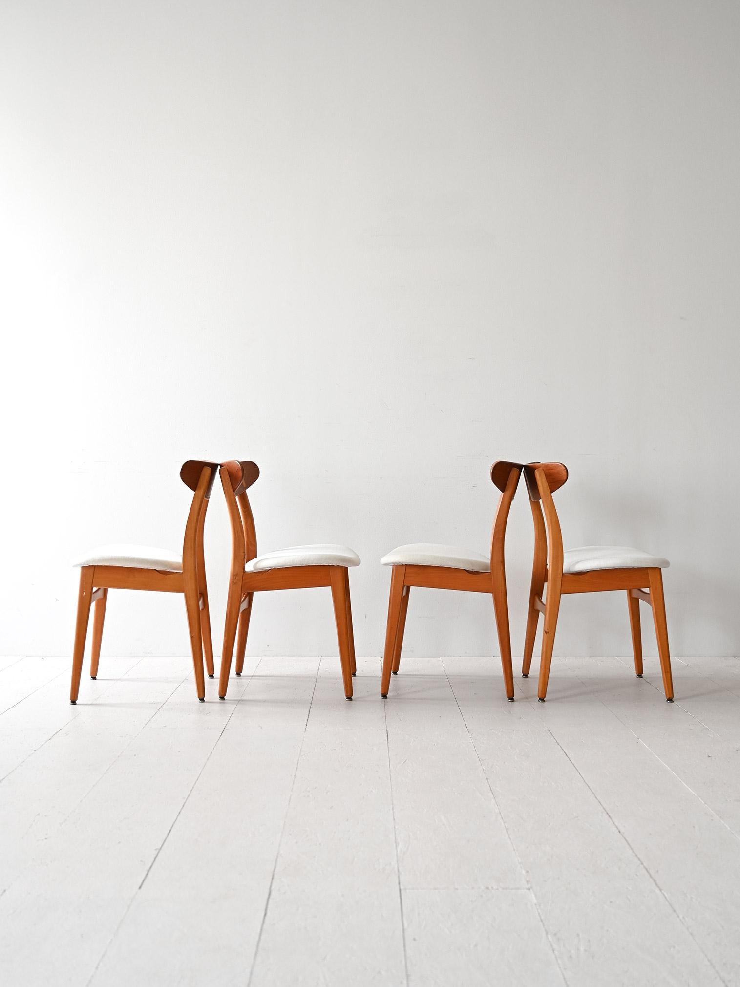 Scandinave moderne Ensemble de quatre chaises de Hans Wegner en vente