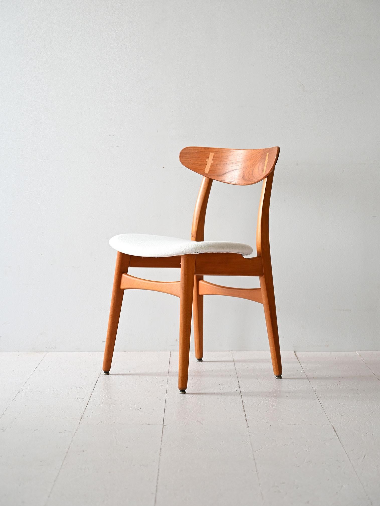 Tissu Ensemble de quatre chaises de Hans Wegner en vente