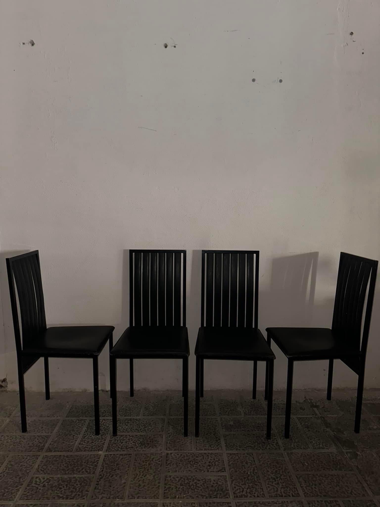 Set di quattro sedie firmate Enrico Pellizzoni In Good Condition For Sale In Nocera Inferiore, IT