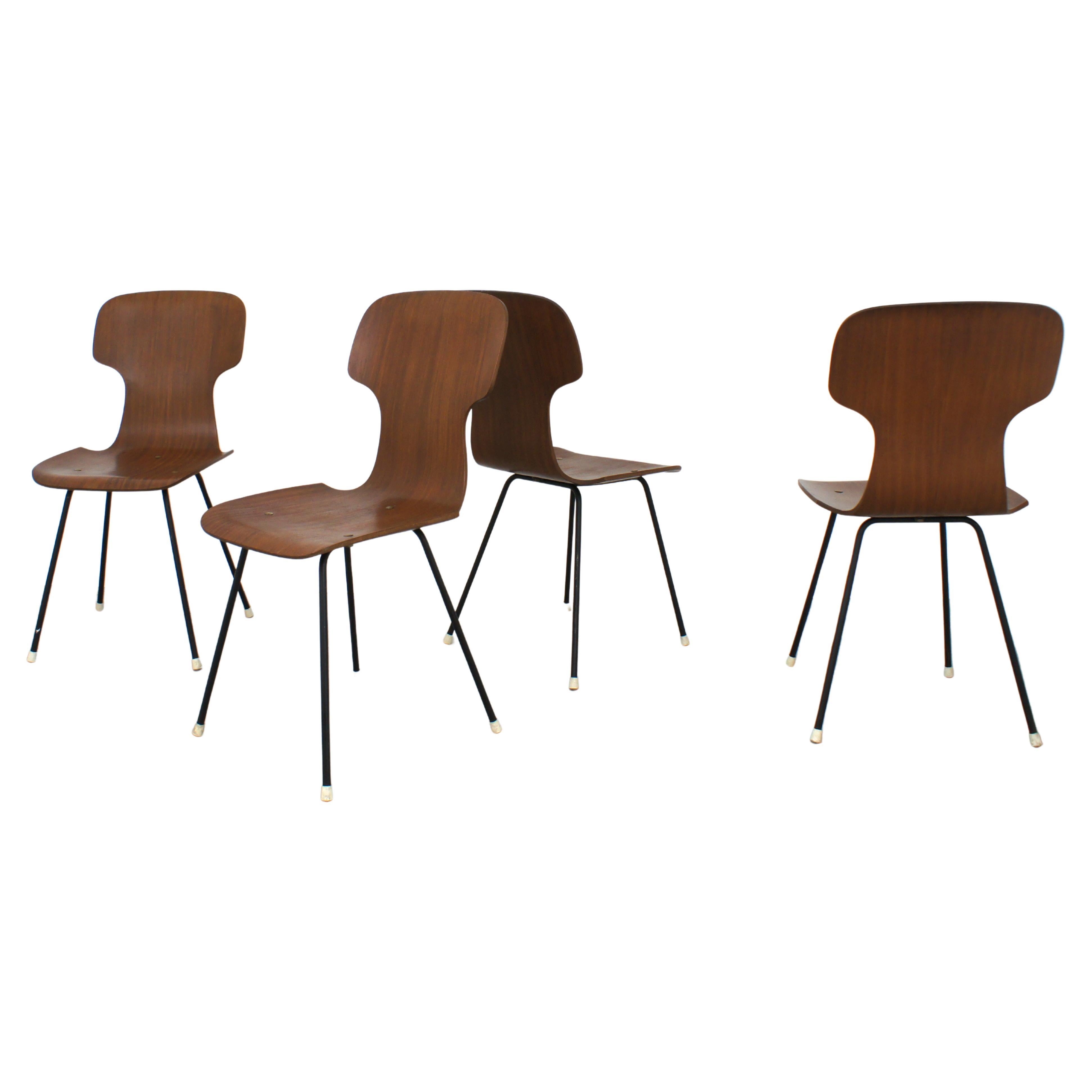 Set of four 1960s Italian bentwood chairs in the style of Carlo Ratti For Sale