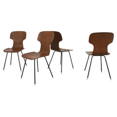 Ensemble de quatre chaises italiennes en bois courbé des années 1960 dans le style de Carlo Ratti