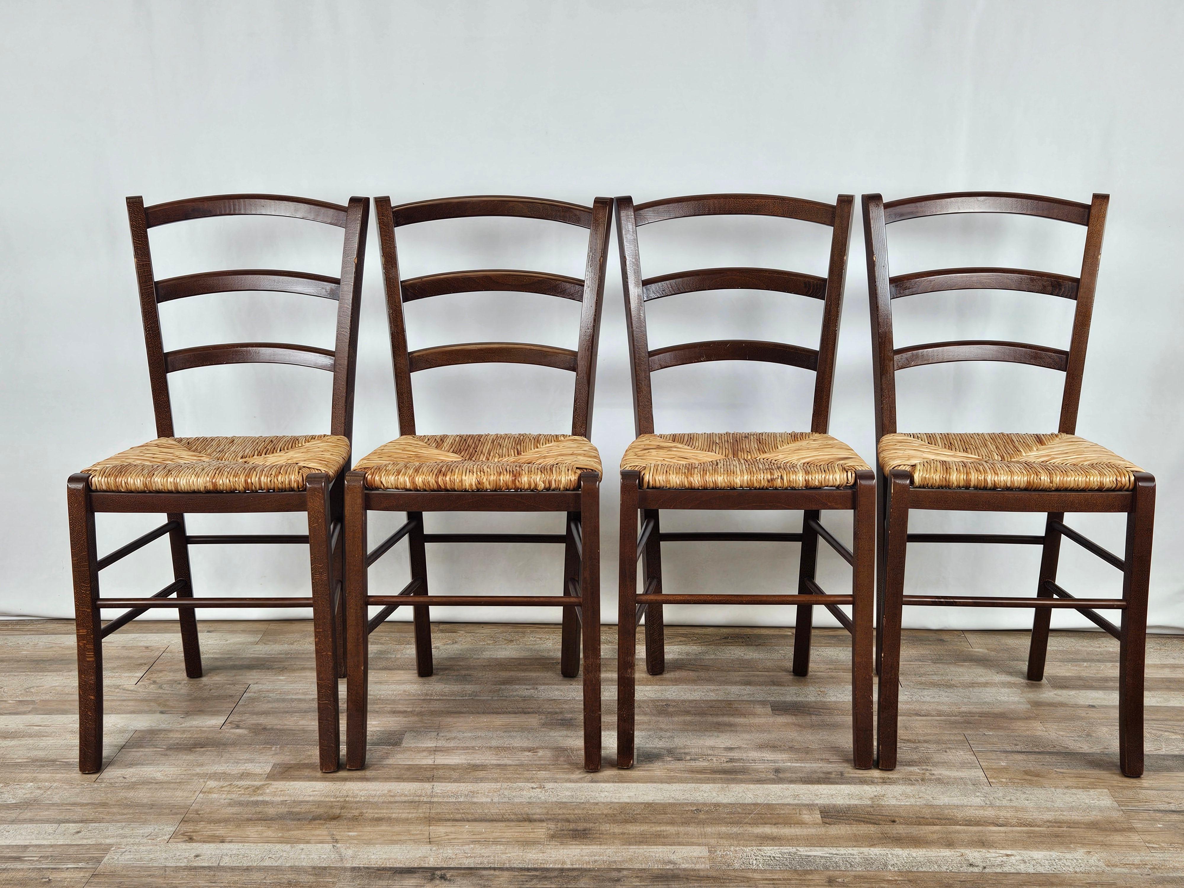 Country chairs conceived and designed for taverns, clubs, country houses and rustic settings.

The frame is made entirely of wood, and the seats are made of woven straw.

Normal signs of wear due to age and use.