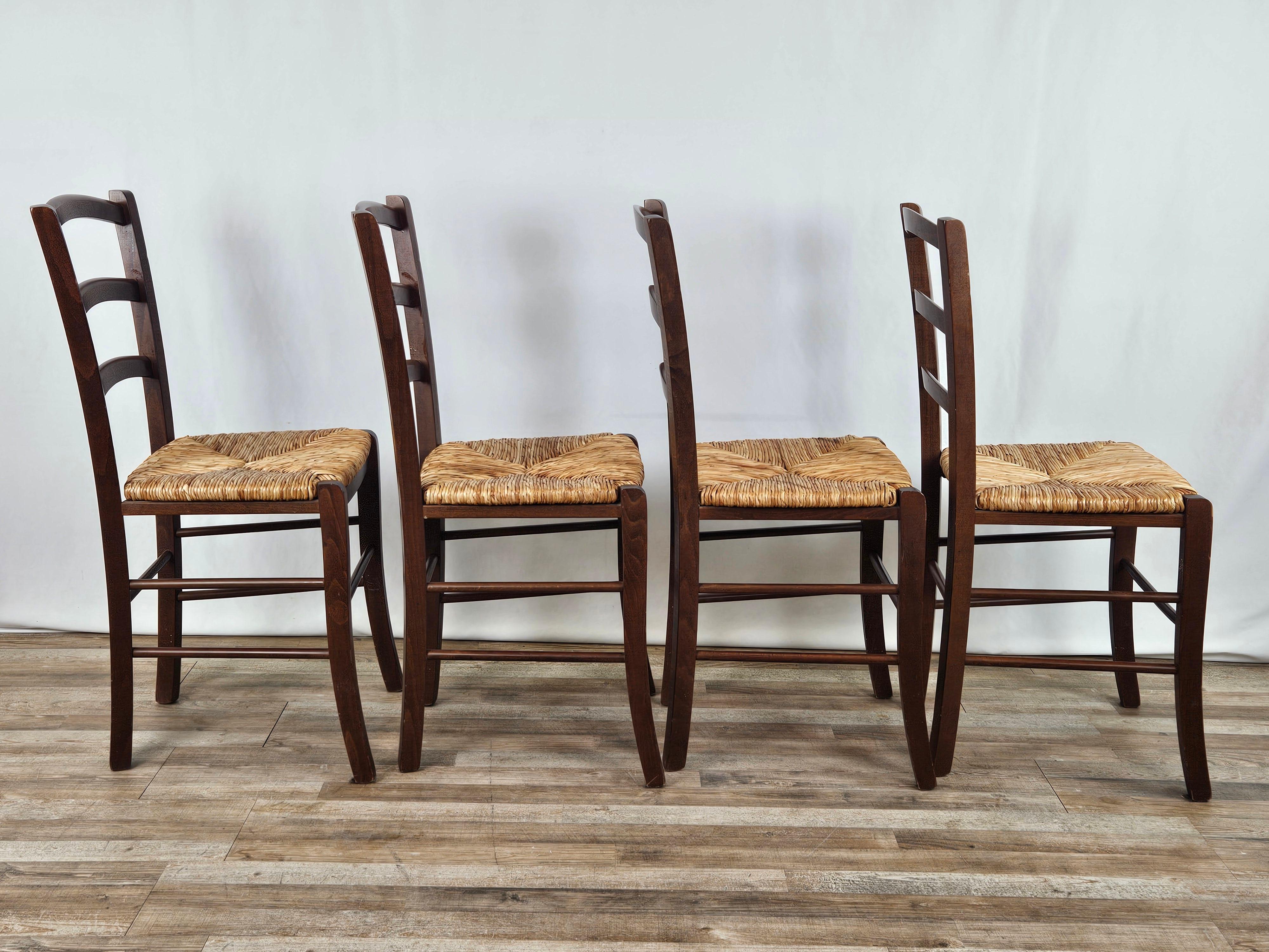 Rustic Set of four dining room chairs made of wood and straw For Sale