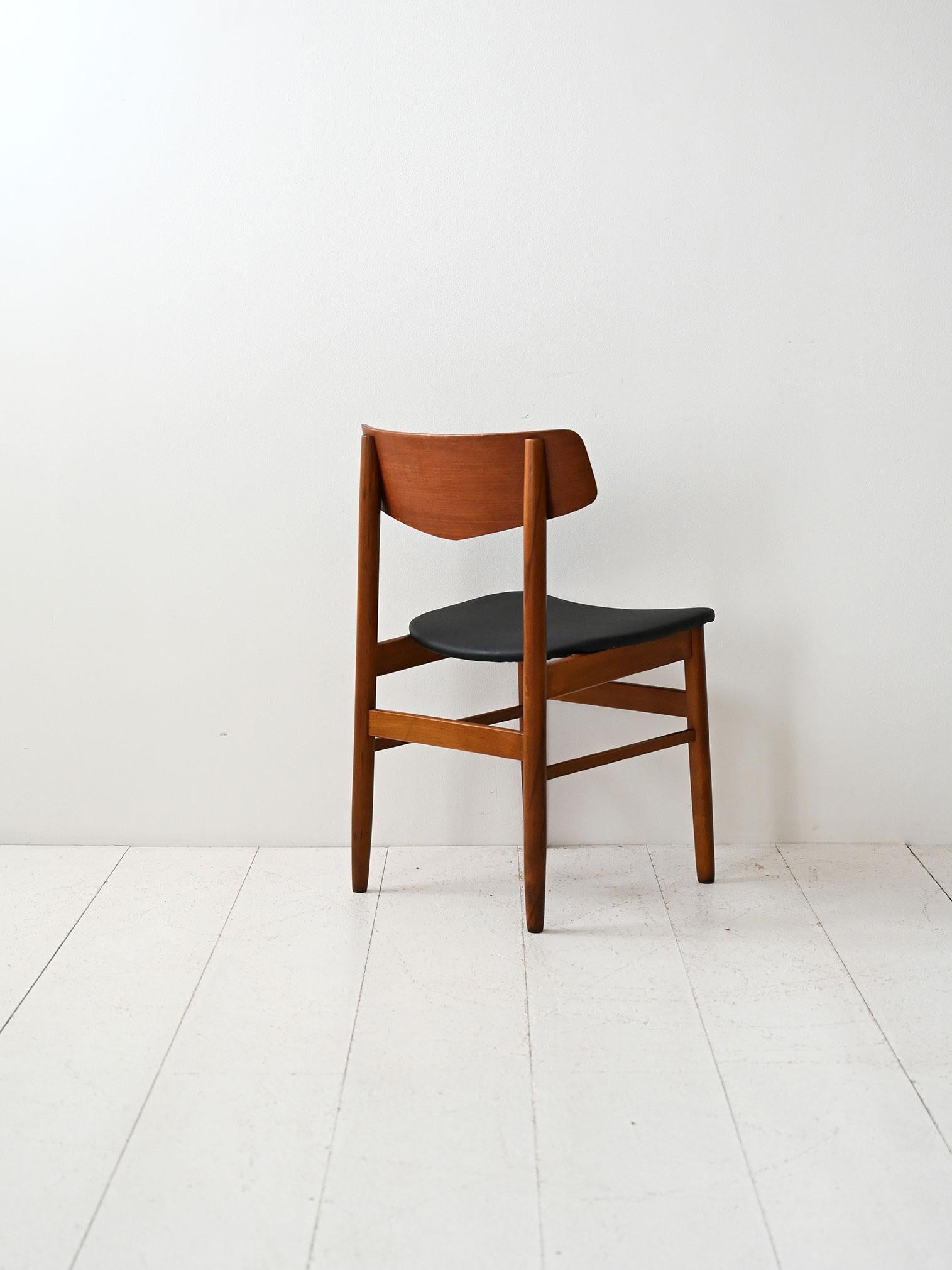 Set di quattro sedie scandinave in teak en vente 3
