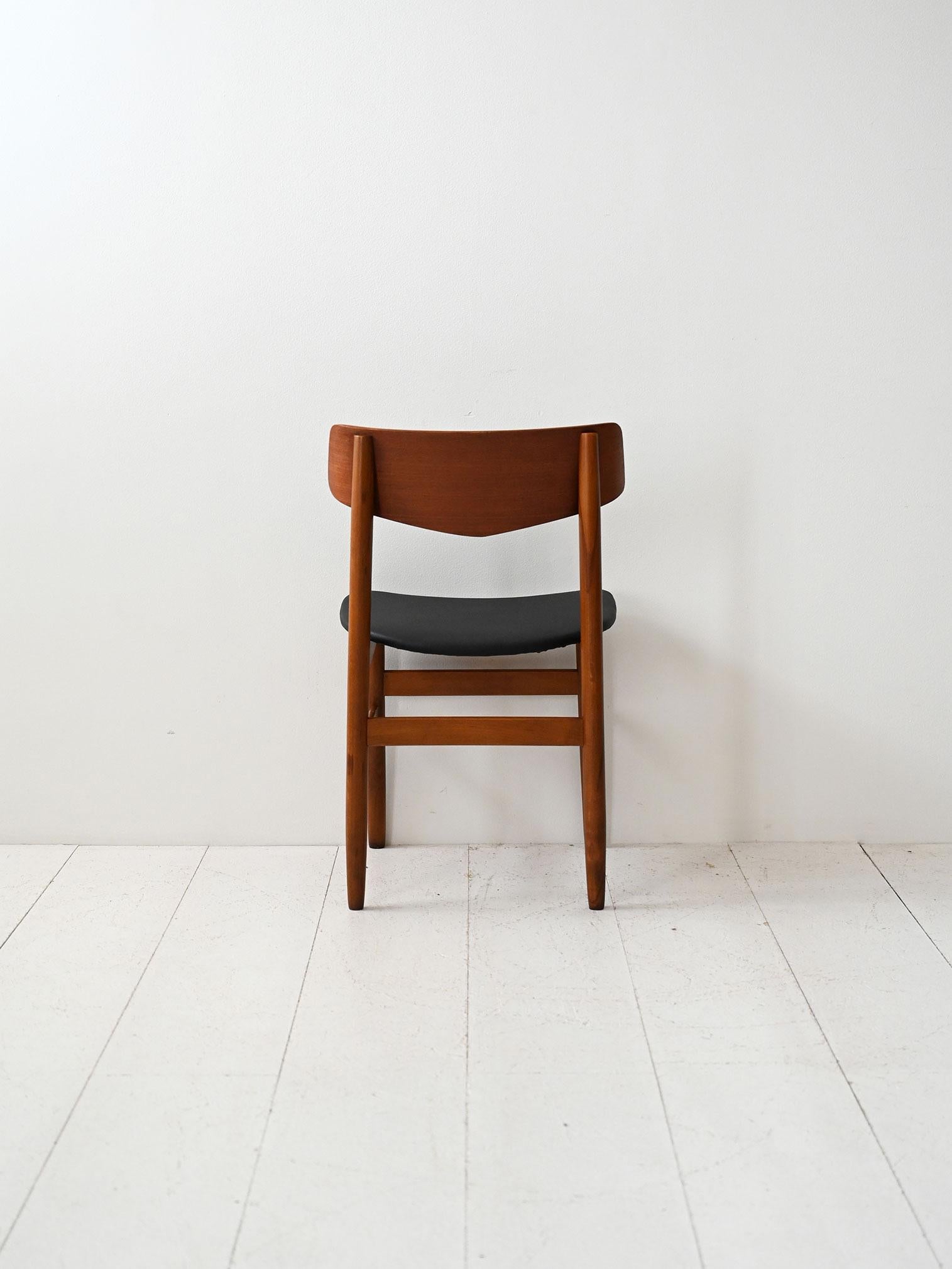 Set di quattro sedie scandinave in teak en vente 4