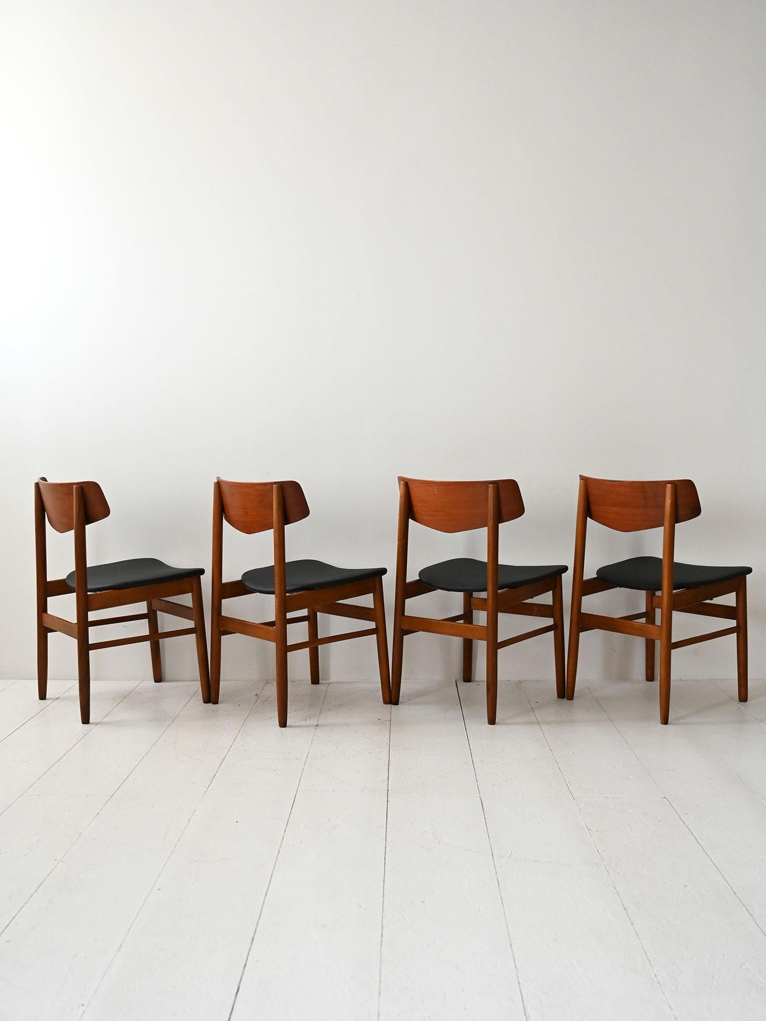 Scandinave moderne Set di quattro sedie scandinave in teak en vente