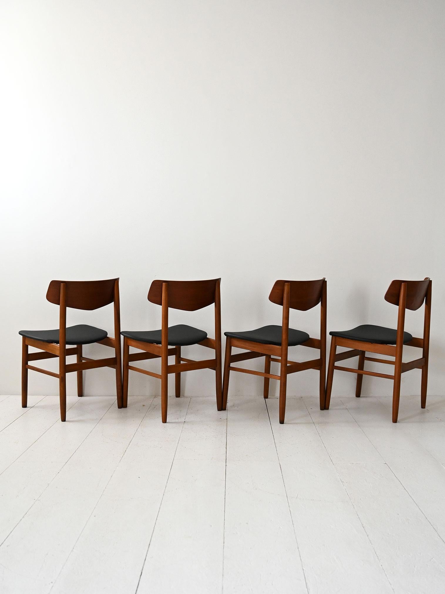 Scandinavian Set di quattro sedie scandinave in teak en vente