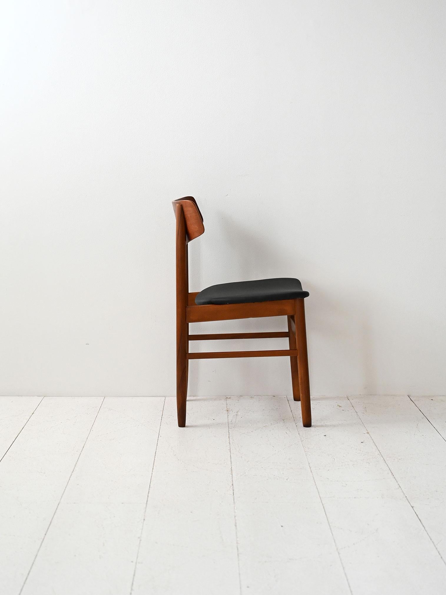 Set di quattro sedie scandinave in teak en vente 2