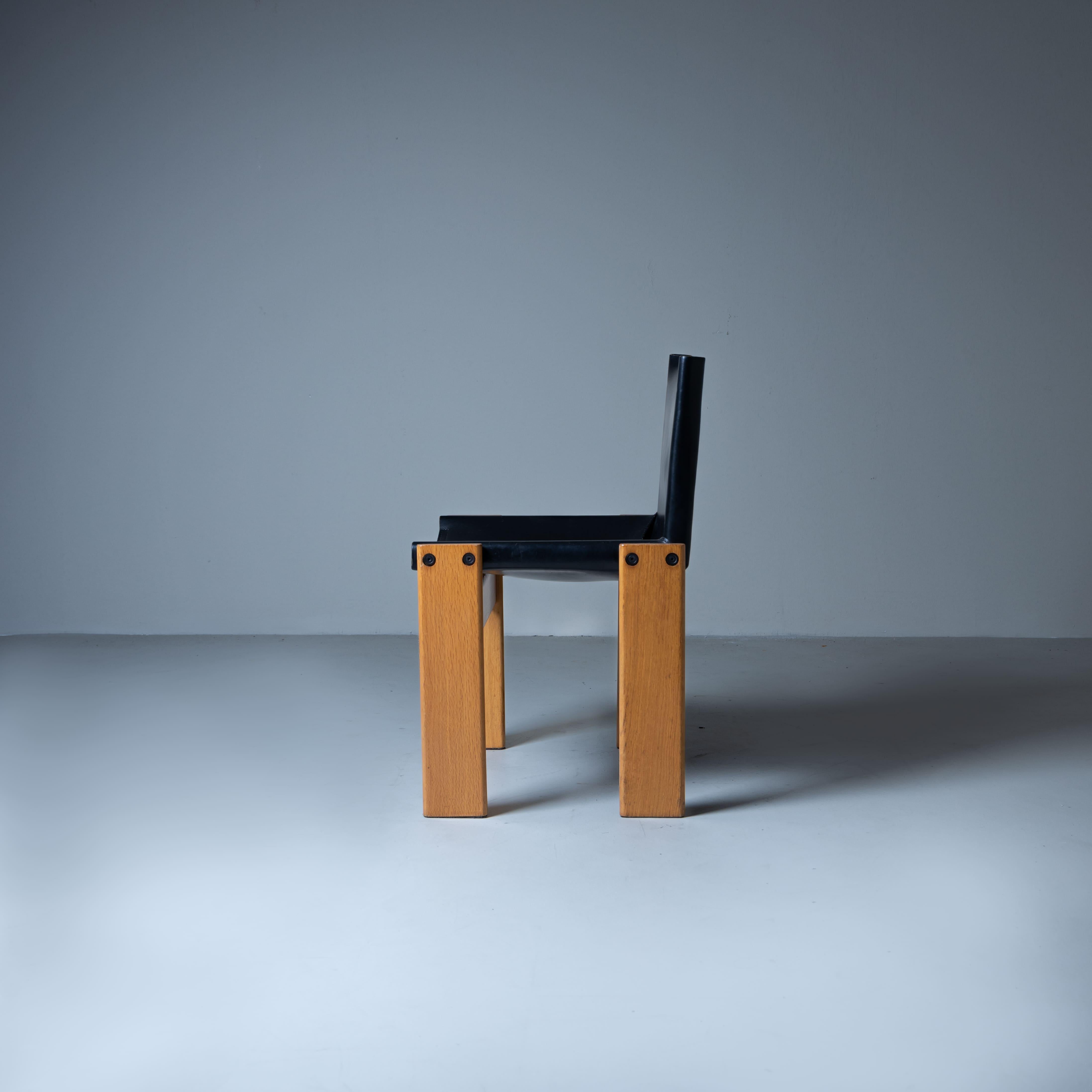 Ensemble de 8 chaises Monk, Afra et Tobia Scarpa pour Molteni 1970 Bon état - En vente à Milano, Lombardia