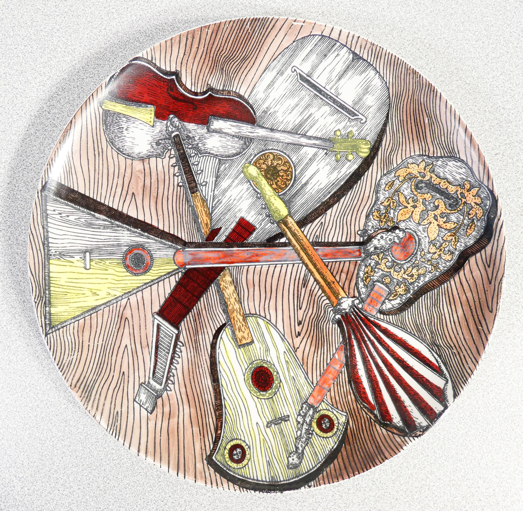 Mid-20th Century Set di sei piatti, design Piero FORNASETTI série Strumenti Musicali. Anni 50 en vente
