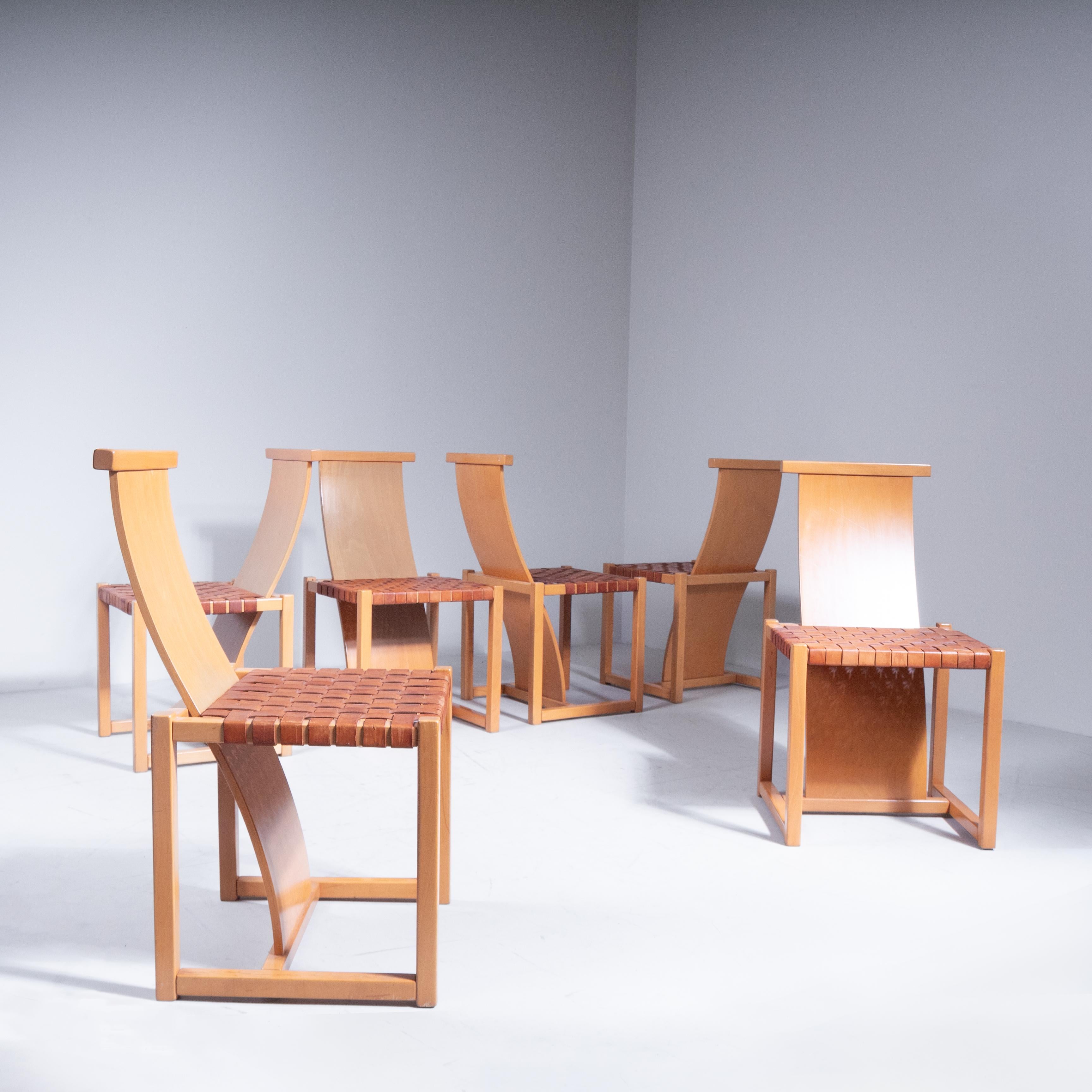 Set di sei sedie da pranzo in legno e cuoio, 1970 in vendita 4