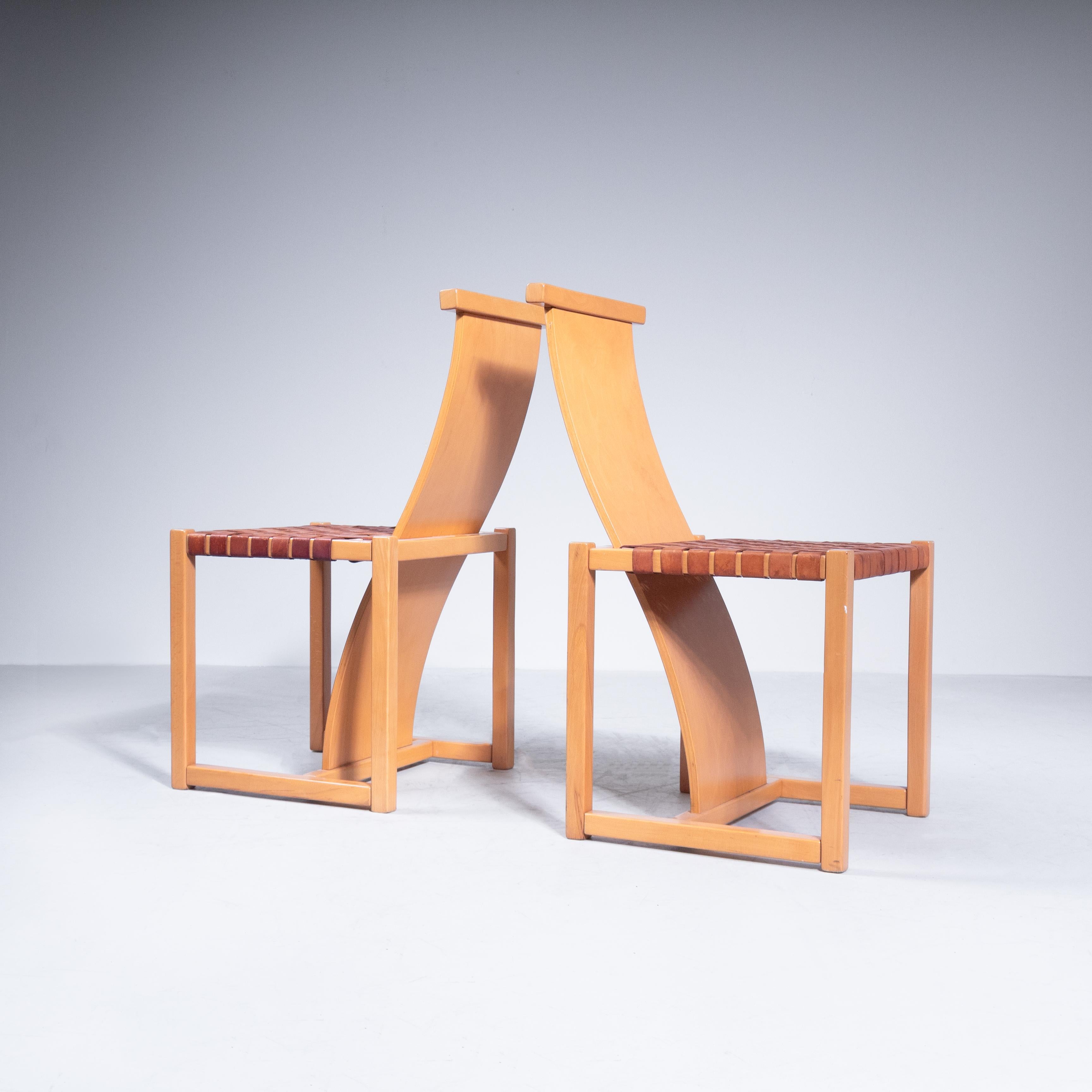 Set di sei sedie da pranzo in legno e cuoio, 1970 in vendita 7