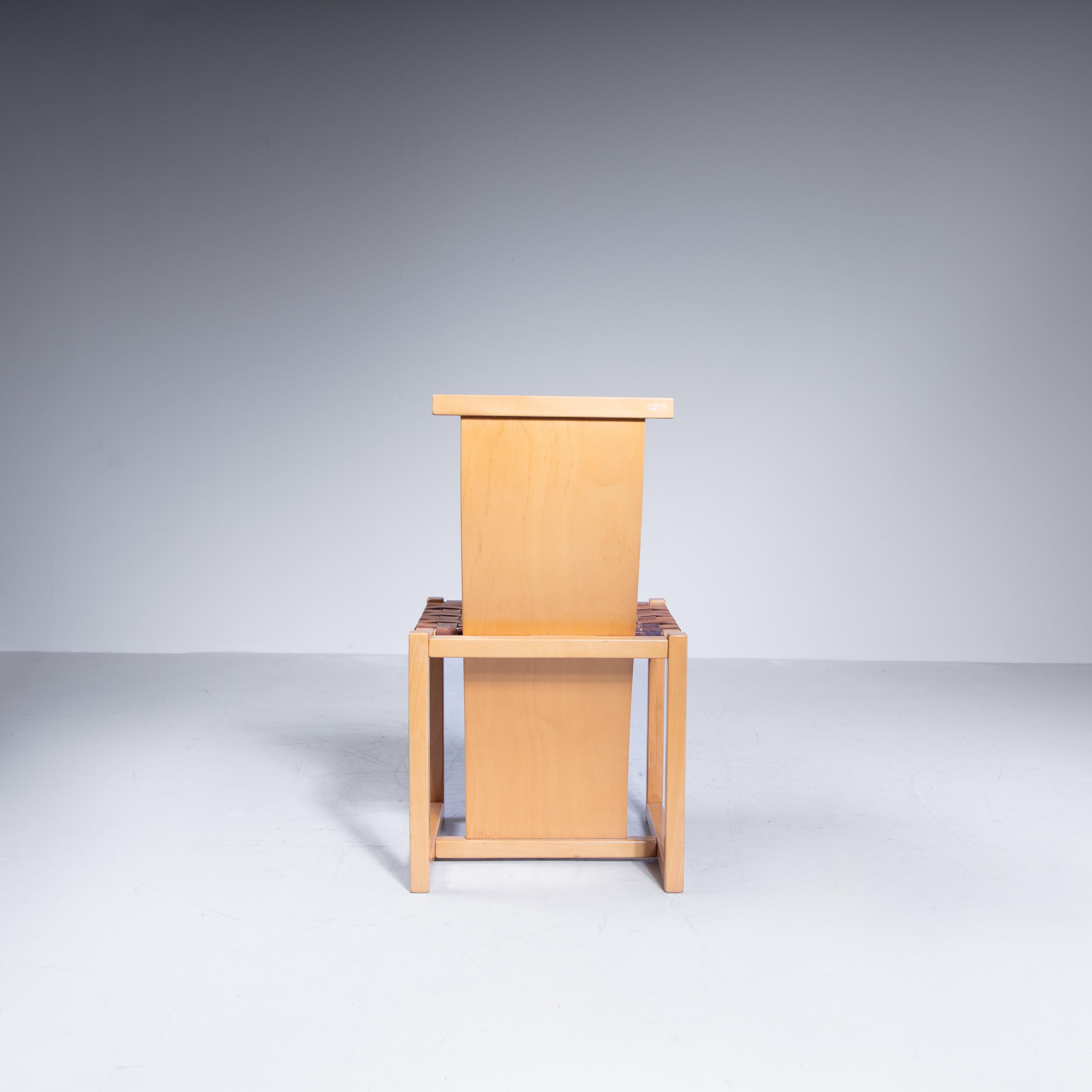 Mid-Century moderno Set di sei sedie da pranzo in legno e cuoio, 1970 in vendita