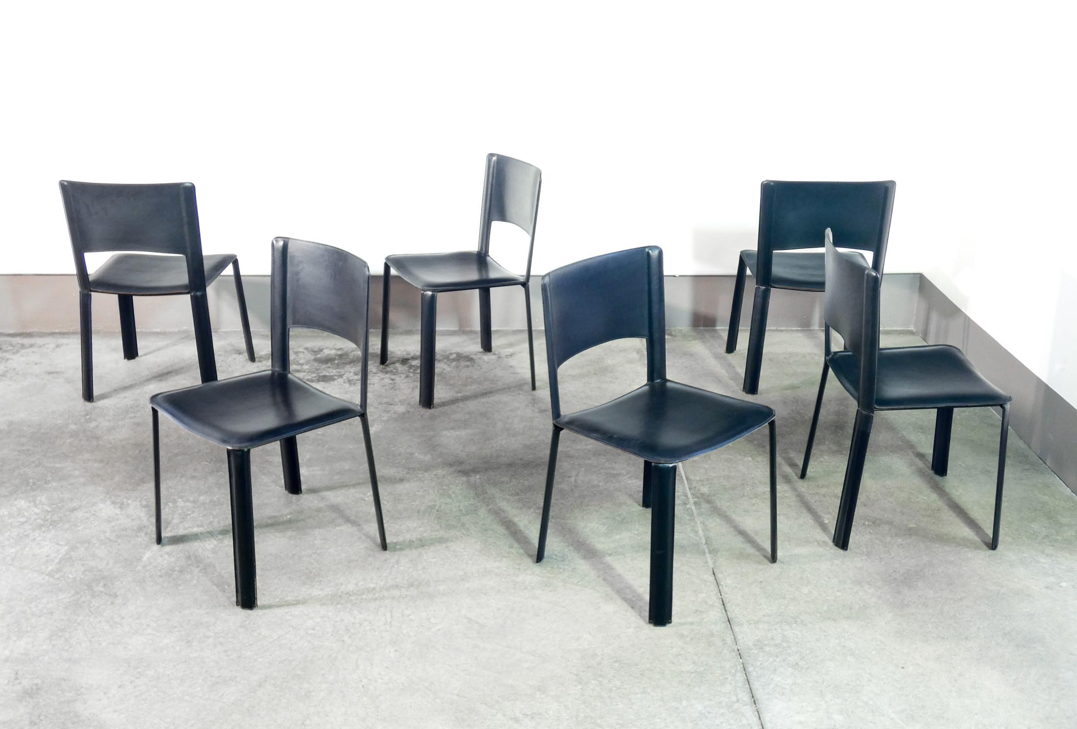Set di sei sedie,
design di Willy RIZZO
per CIDUE,
in pelle nera.

ORIGINE
Italia

PERIODO
 Anni 70

DESIGNER
Willy RIZZO
(Napoli, 1928 – Parigi, 2013) è stato un celebre fotografo e designer italiano. Trasferitosi giovane a Parigi, divenne noto per