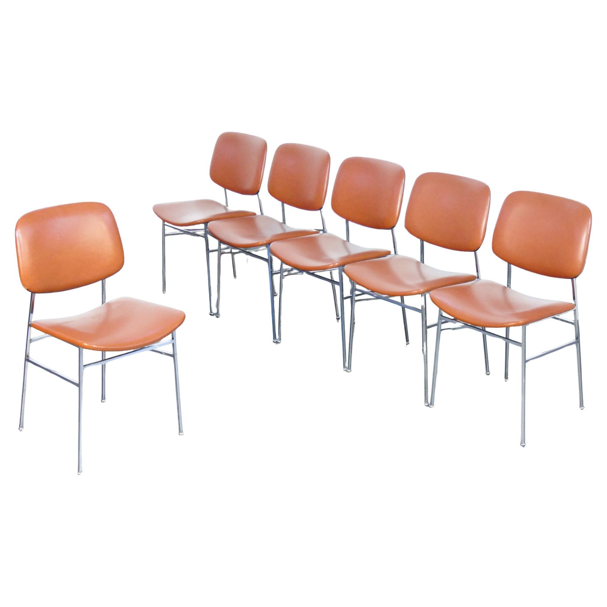 Ensemble de six chaises design italiennes des années 1960, en métal chromé et skaï en vente