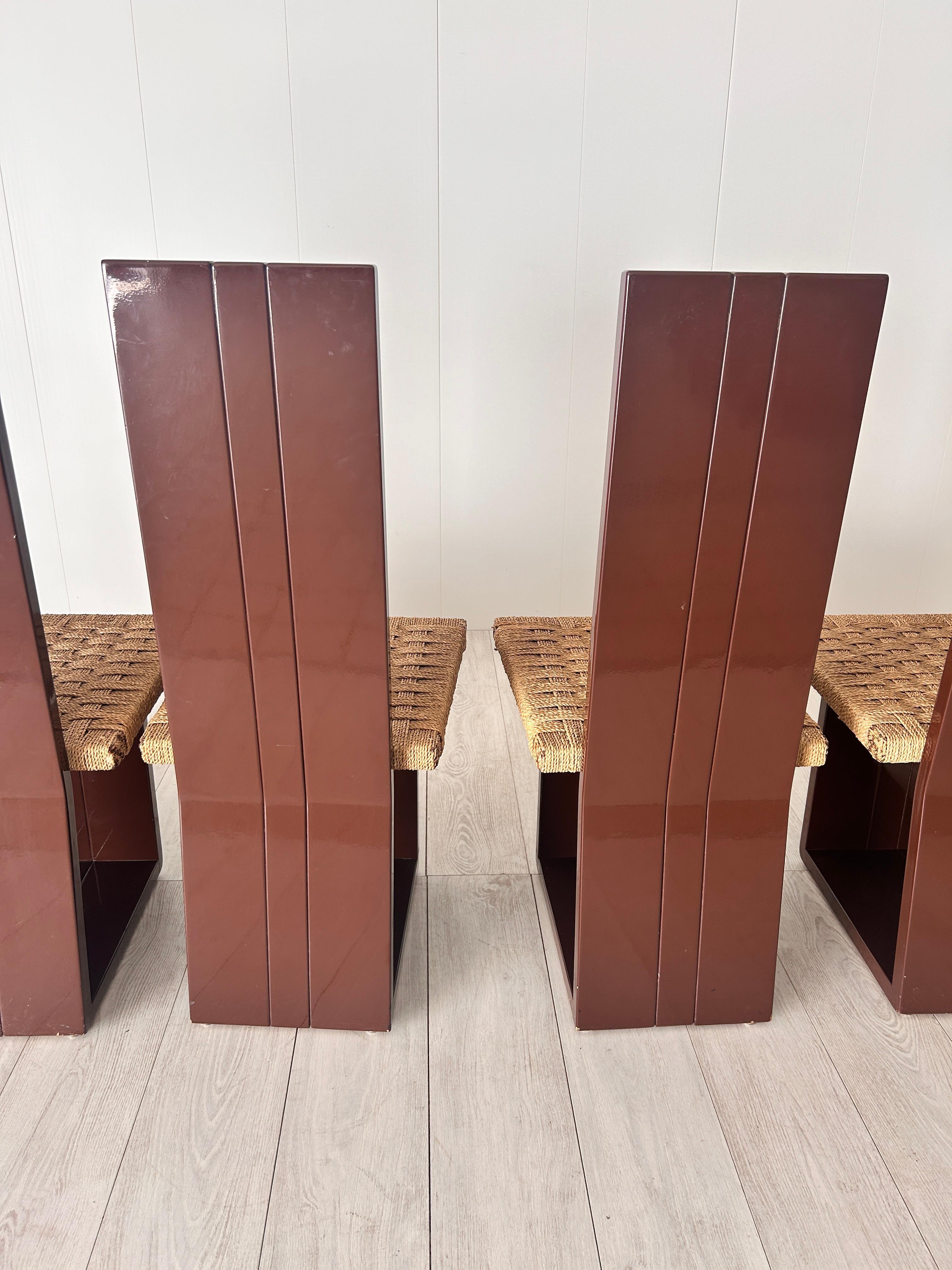 Set di sei sedie in legno laccato e seduta in paglia, Italia, anni '70 For Sale 9