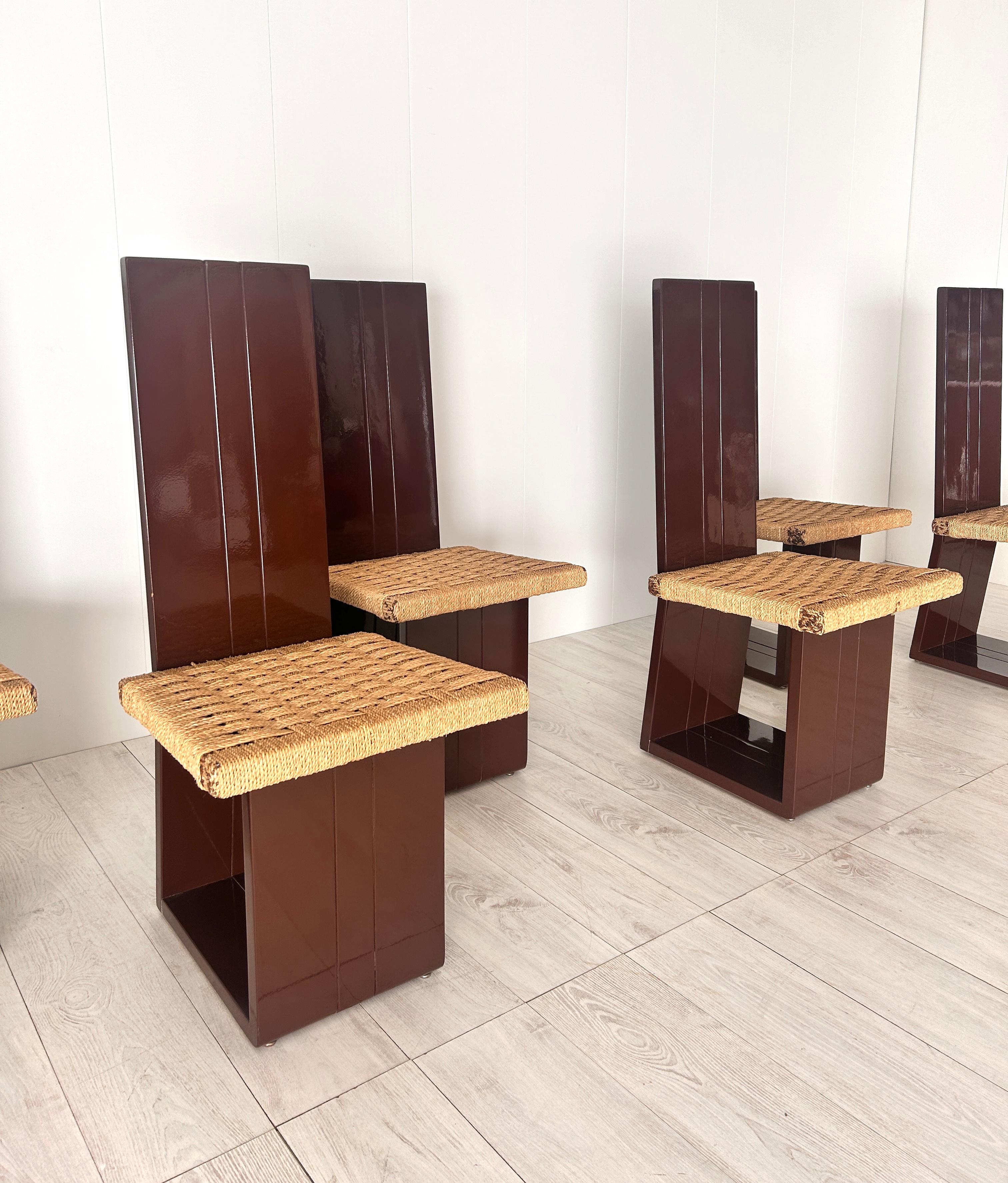 Set di sei sedie in legno laccato e seduta in paglia, Italia, anni '70 In condizioni buone in vendita a Rivoli, IT
