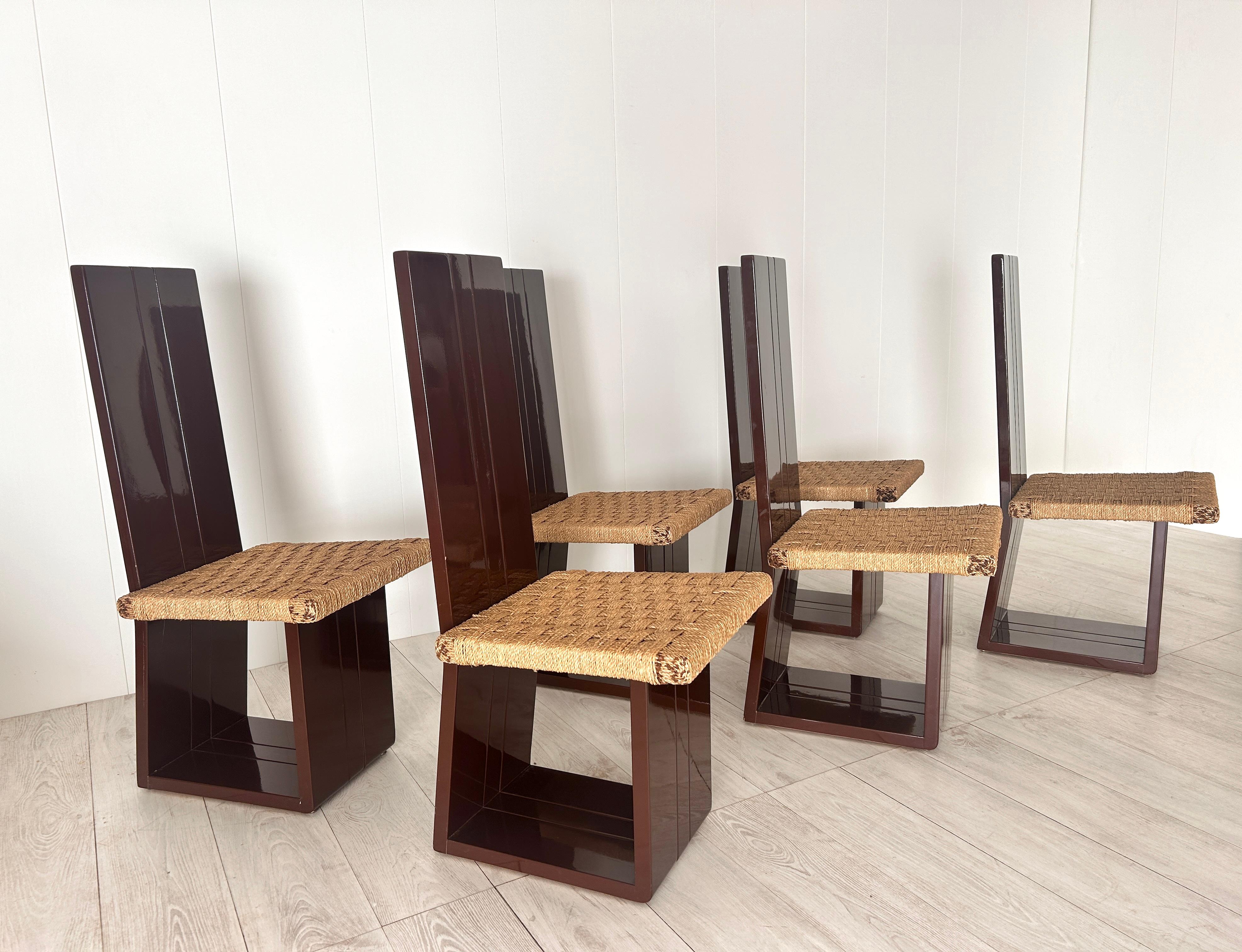 Late 20th Century Set di sei sedie in legno laccato e seduta in paglia, Italia, anni '70 For Sale