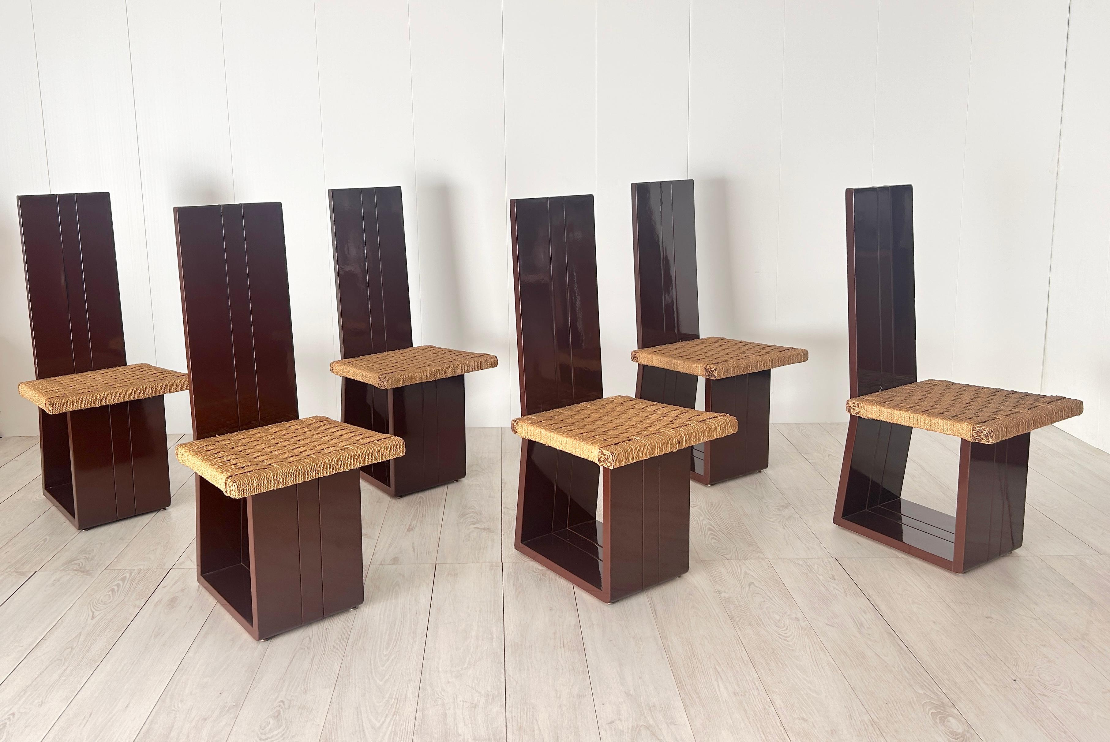Set di sei sedie in legno laccato e seduta in paglia, Italia, anni '70 in vendita 1