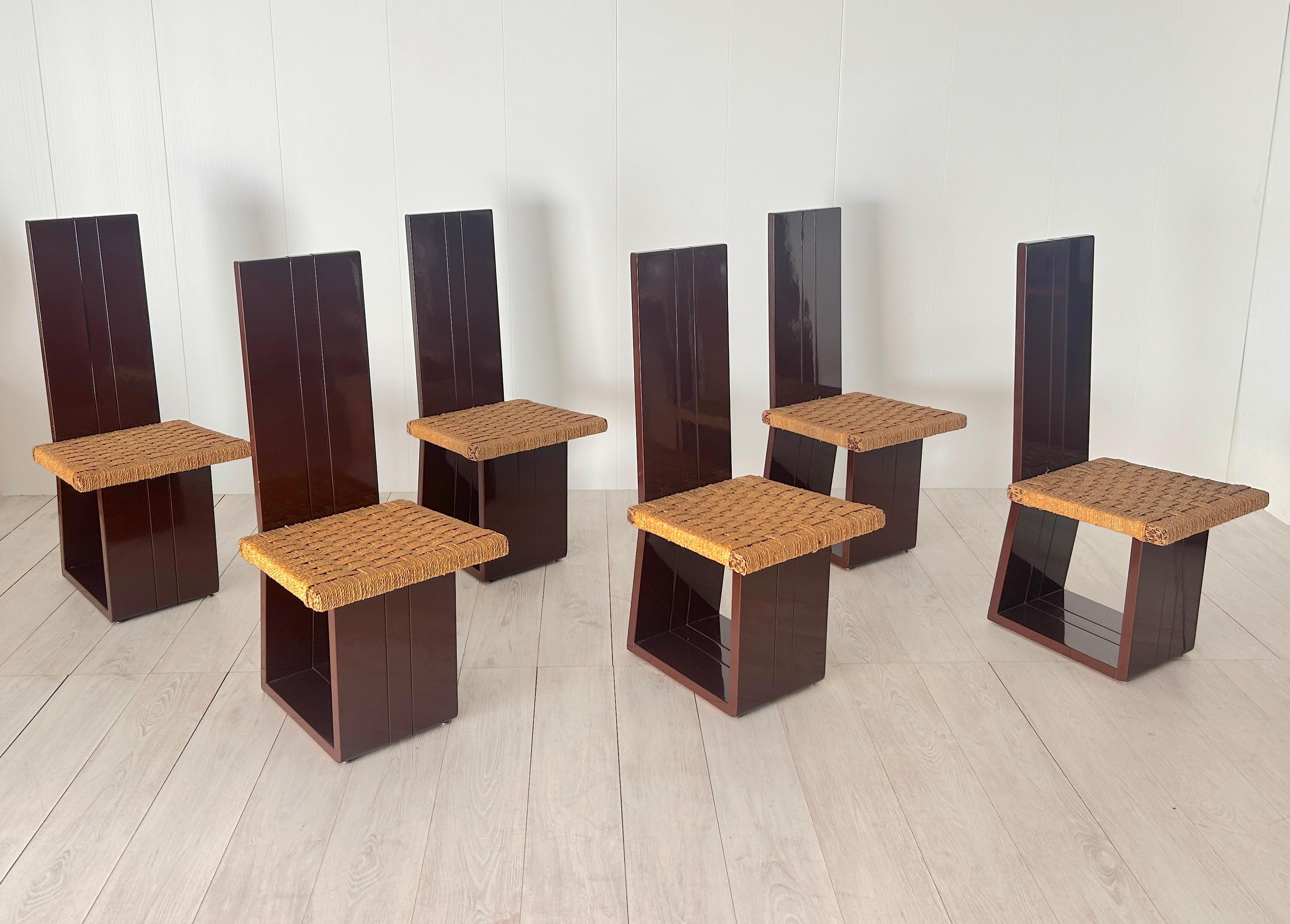 Set di sei sedie in legno laccato e seduta in paglia, Italia, anni '70 in vendita 2