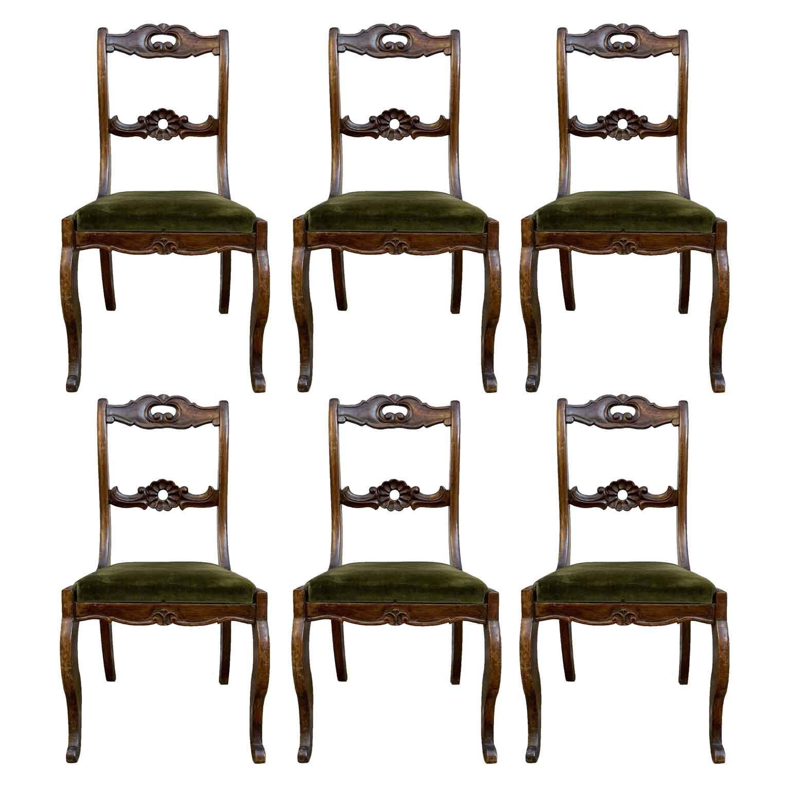 19th Century Ensemble de six chaises en velours italiennes du XIXe siècle, sculptées en noyer, pour remplacement en vente