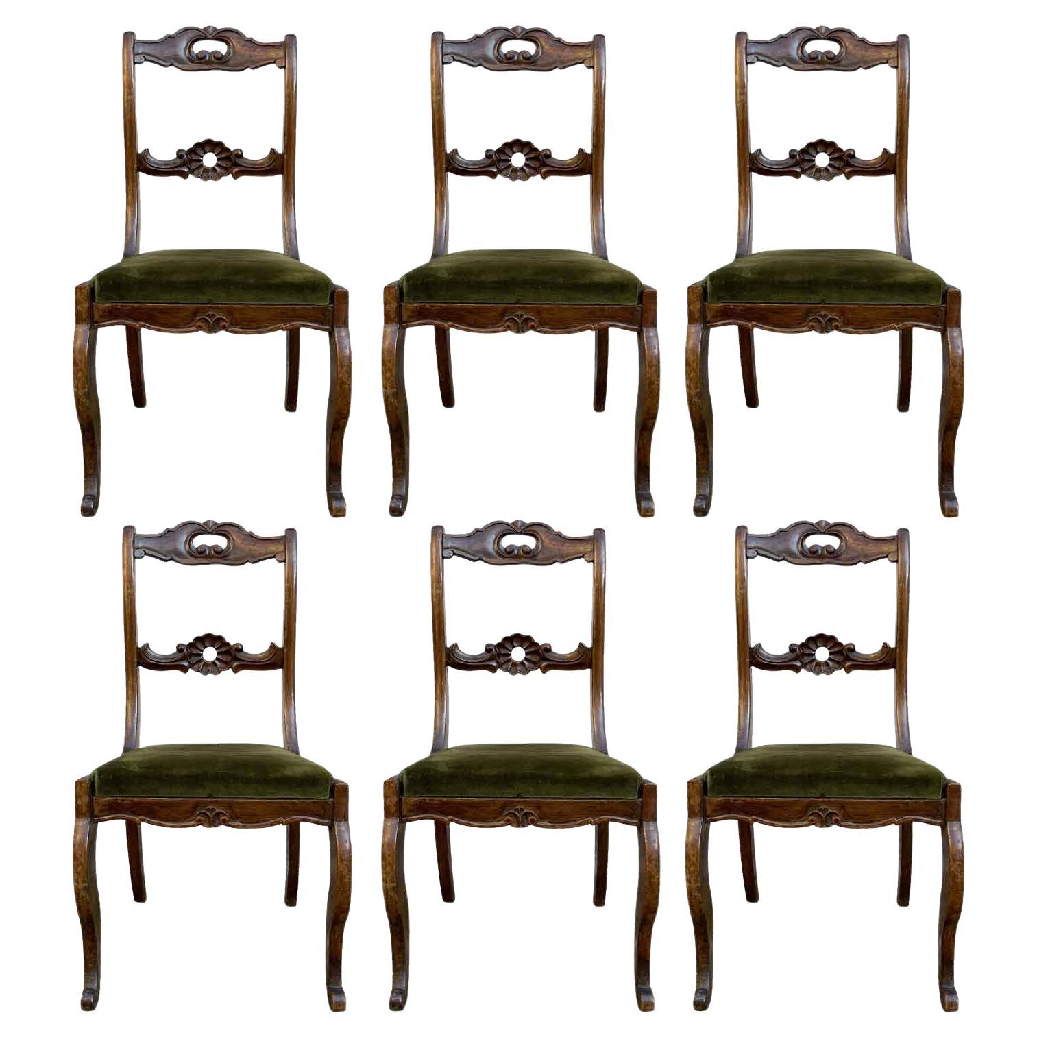 Ensemble de six chaises en velours italiennes du XIXe siècle, sculptées en noyer, pour remplacement en vente