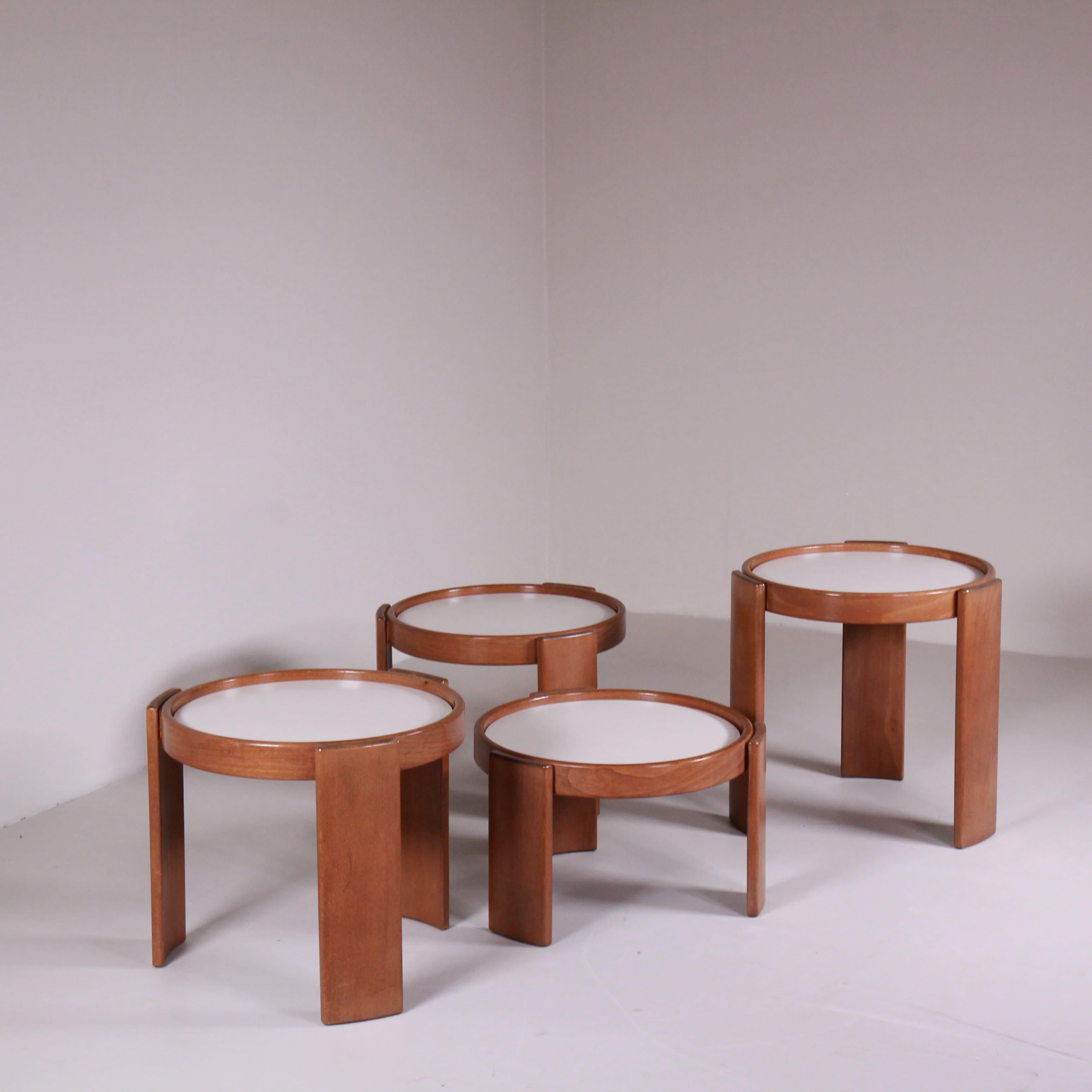 Set di tavolini 780/783, Gianfranco Frattini, Cassina 4