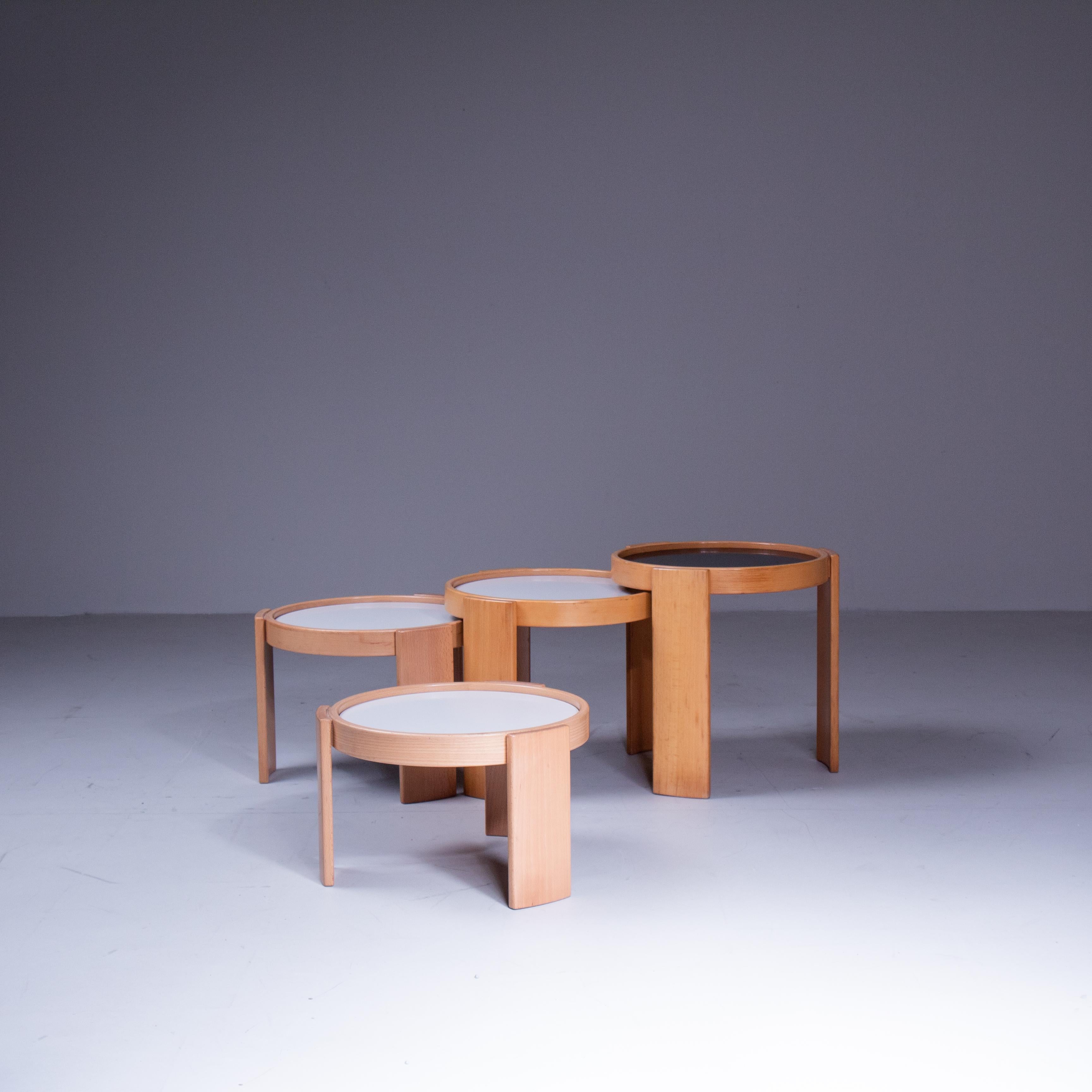 Mid-Century Modern Set di tavolini 780/783 de Gianfranco Frattini, Cassina en vente