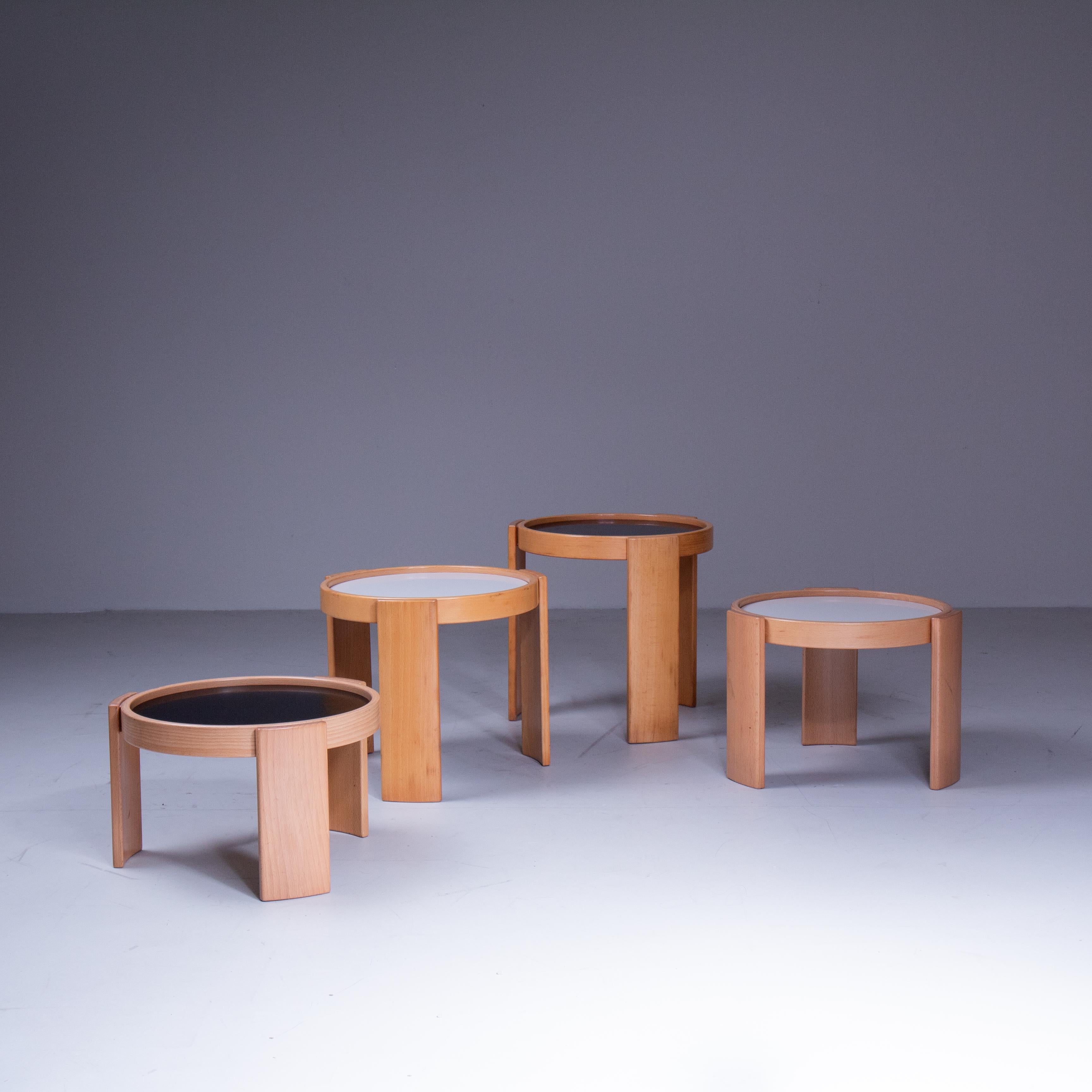 Bois Set di tavolini 780/783 de Gianfranco Frattini, Cassina en vente