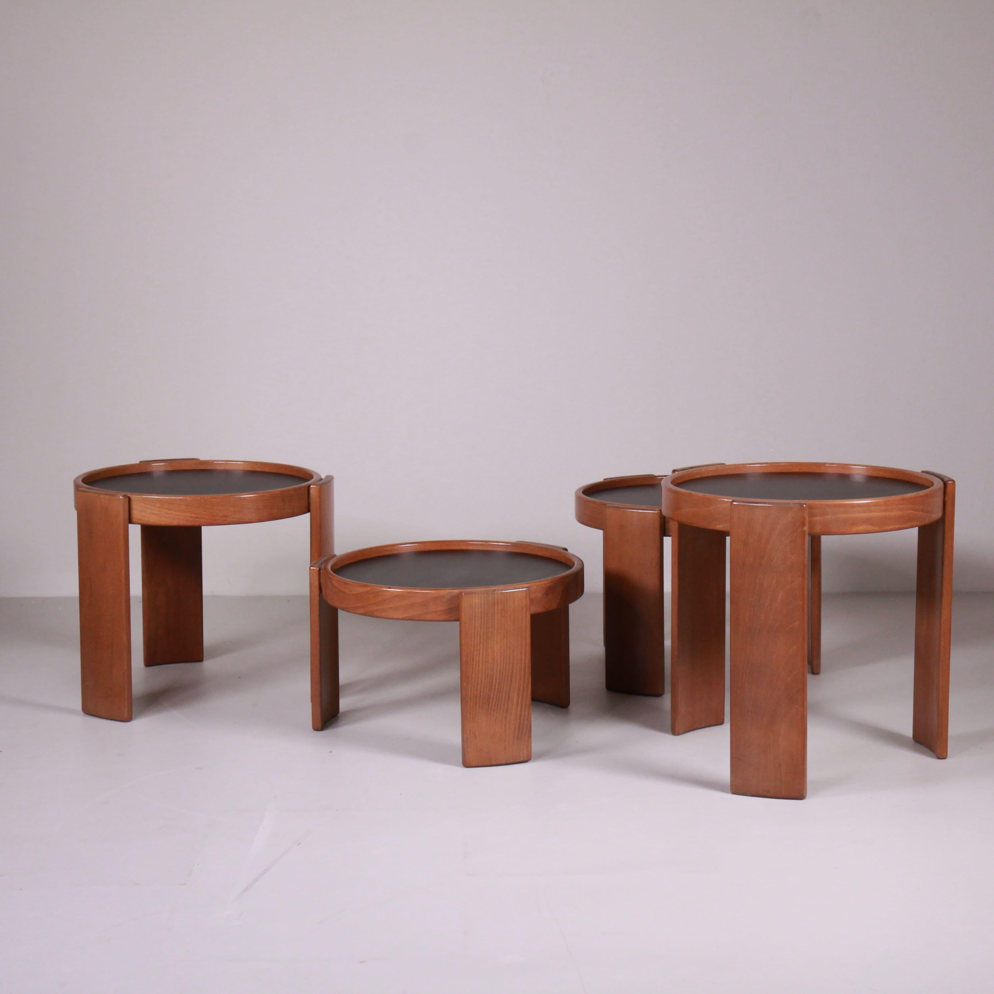 Set di tavolini 780/783, Gianfranco Frattini, Cassina 1