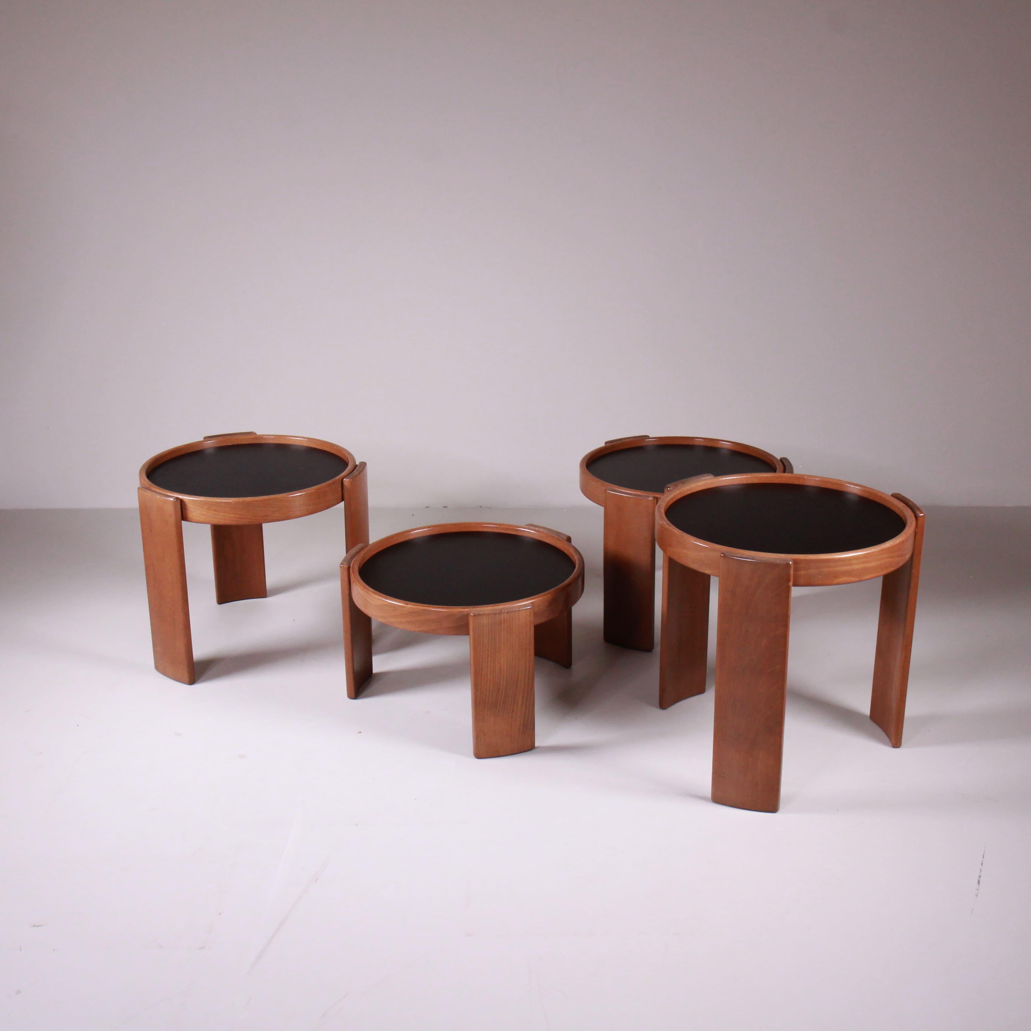 Set di tavolini 780/783, Gianfranco Frattini, Cassina 2