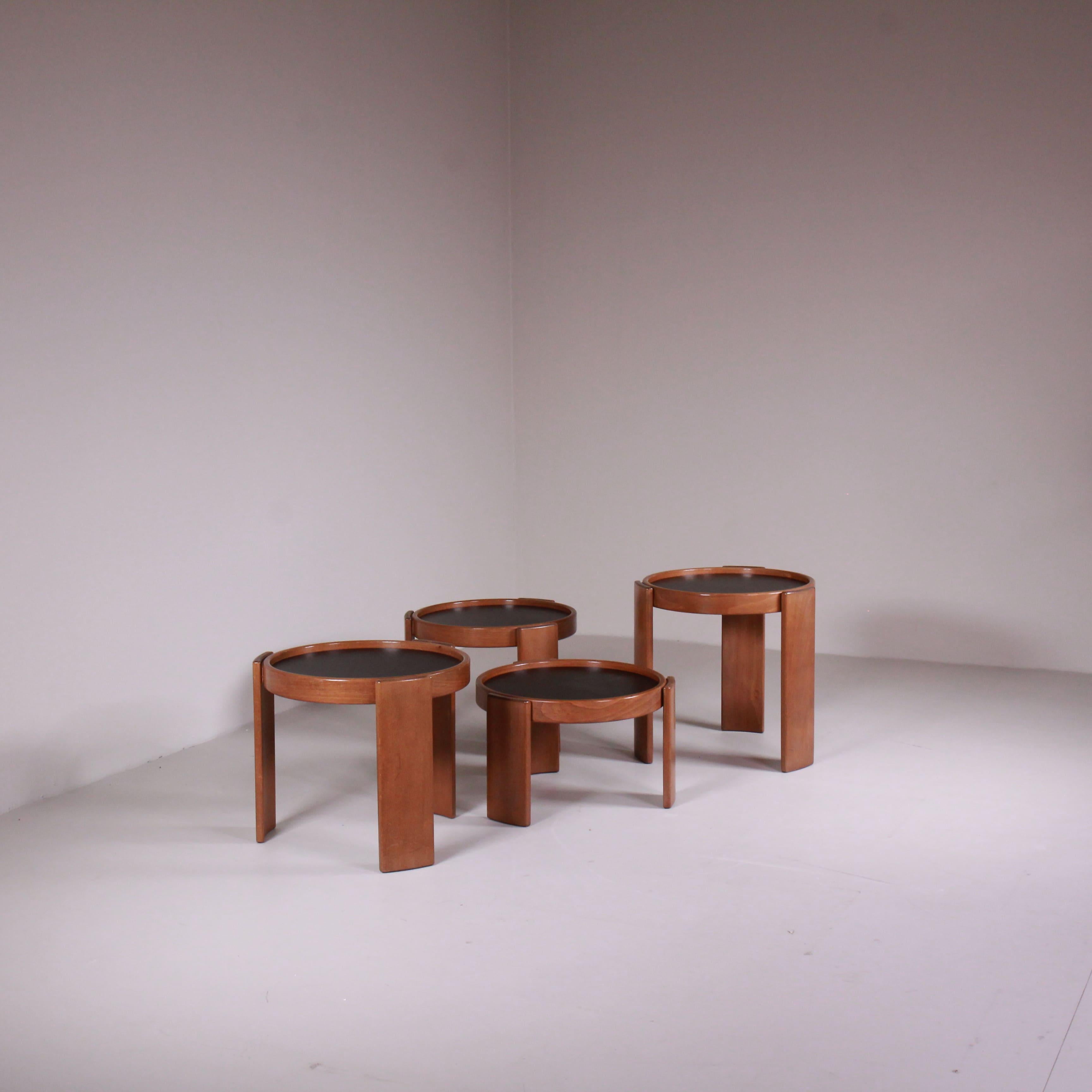 Set di tavolini 780/783, Gianfranco Frattini, Cassina 3