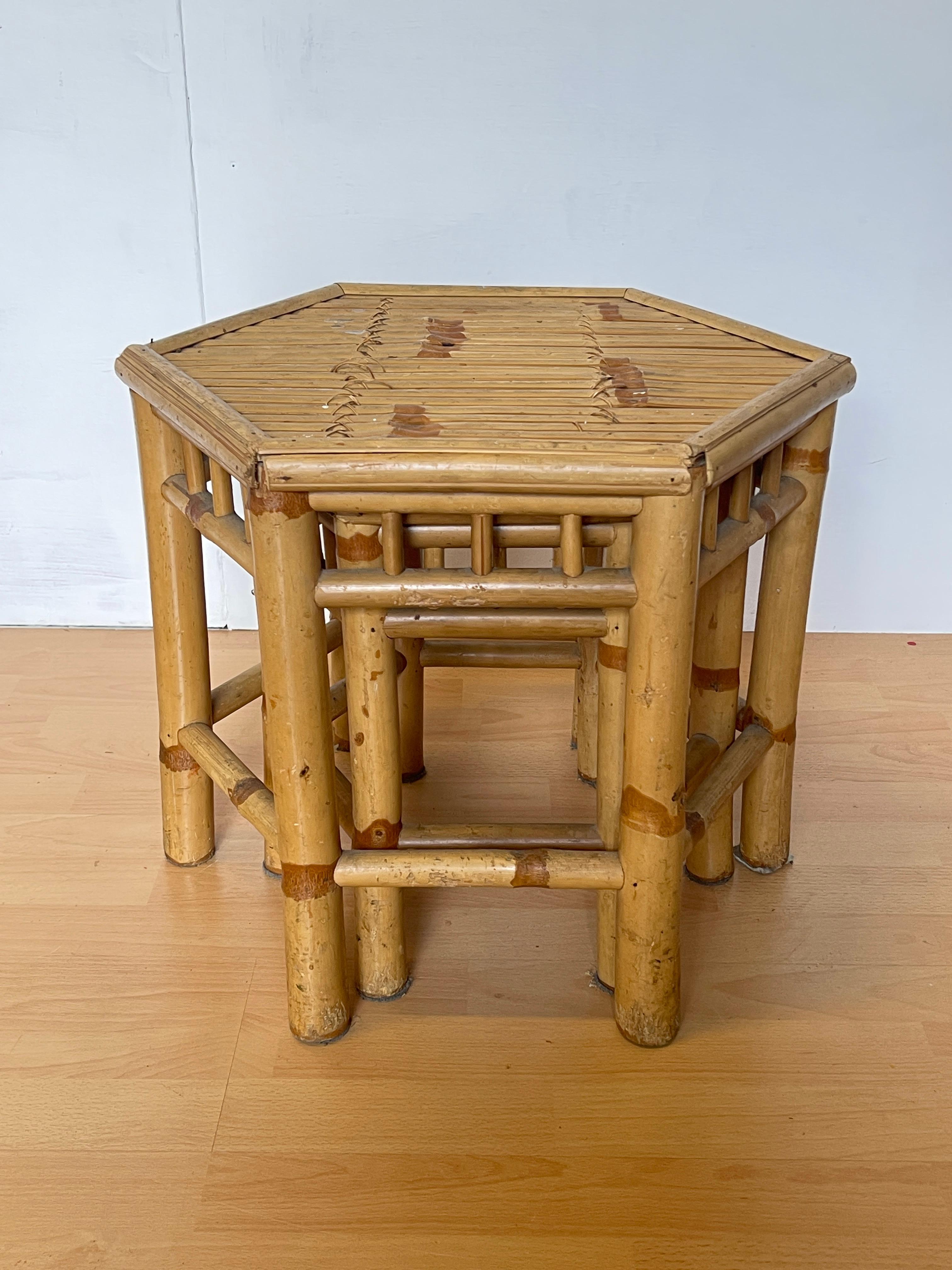 Fait main Set de tables d'appoint en bambou exotique - Natural Elegance en vente