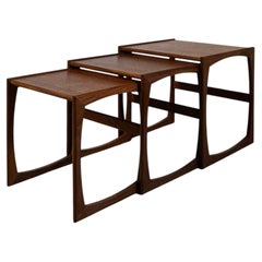 Set aus ineinandersteckbaren Beistelltischen aus dänischem Teakholz im Mid-Century-Stil, 1960er Jahre