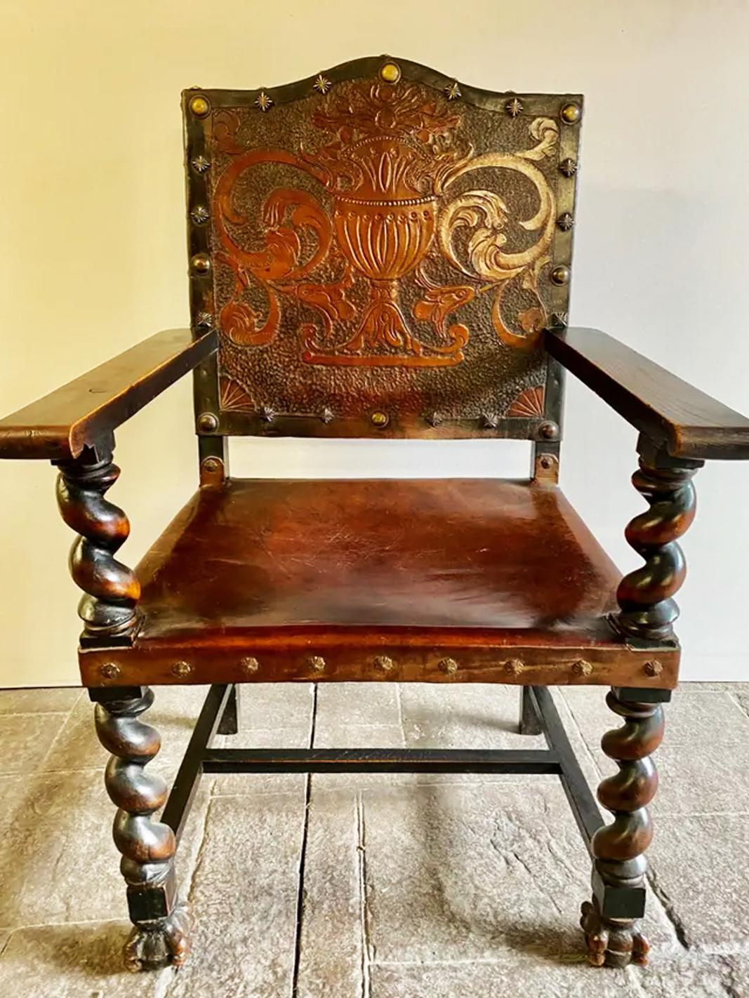 Espagnol Ensemble de chaises de salle à manger trône Barley Twist de style néo-renaissance, début du siècle en vente
