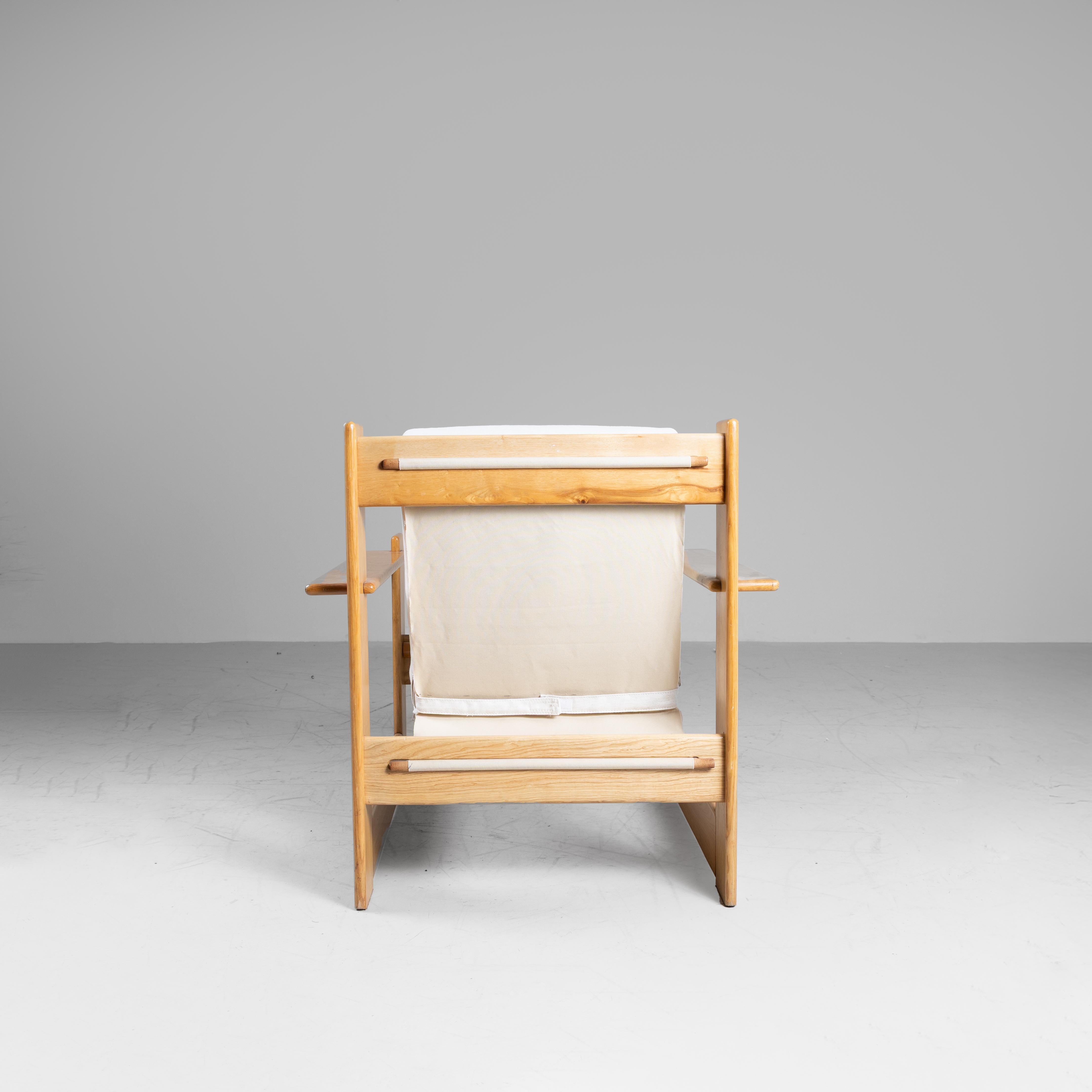 Set divanetto e poltrone in legno e cuscini bianchi, 1960 in vendita 12