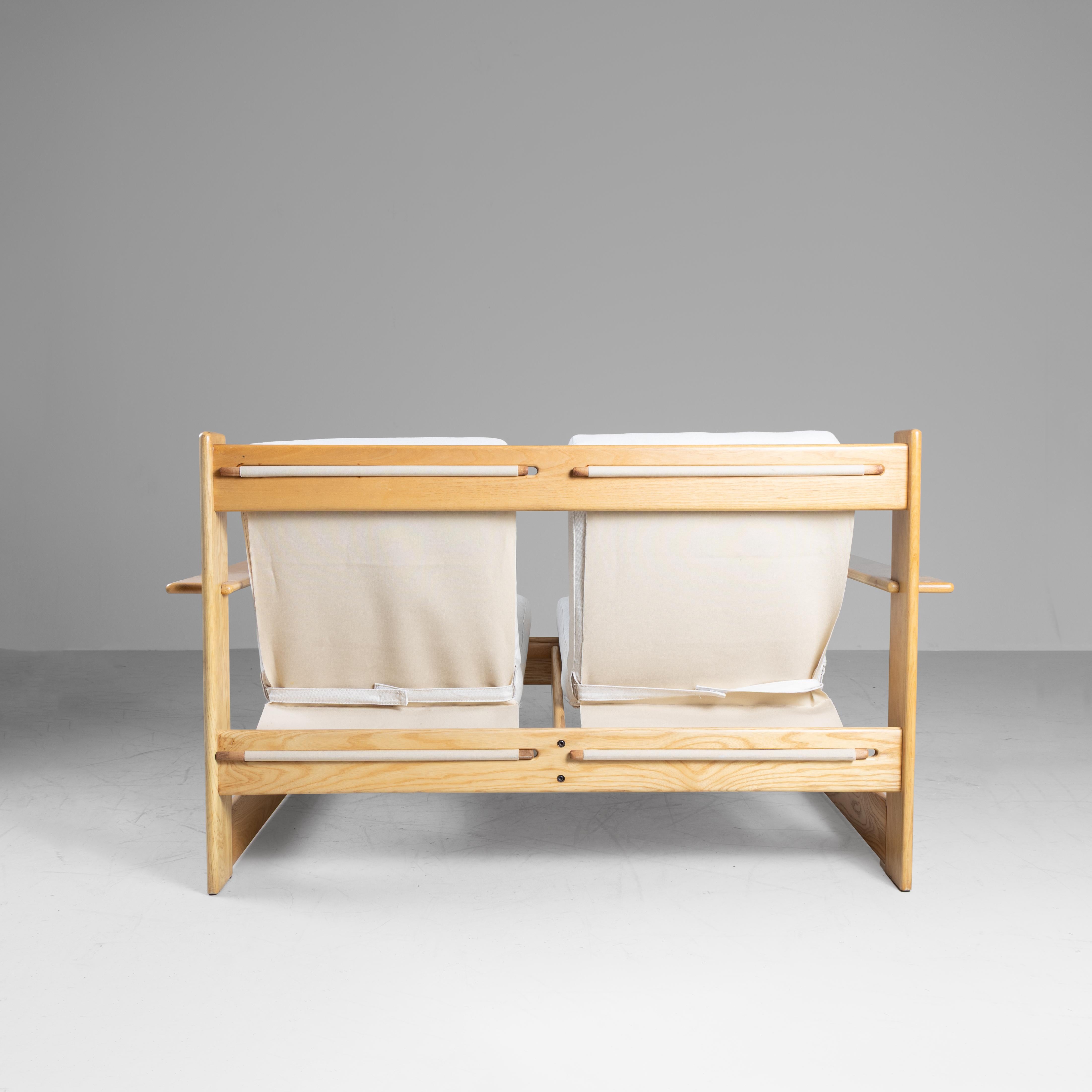 Cotone Set divanetto e poltrone in legno e cuscini bianchi, 1960 in vendita