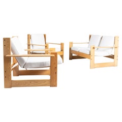 Sofa und Sessel aus Holz mit weißen Kissen, 1960er Jahre