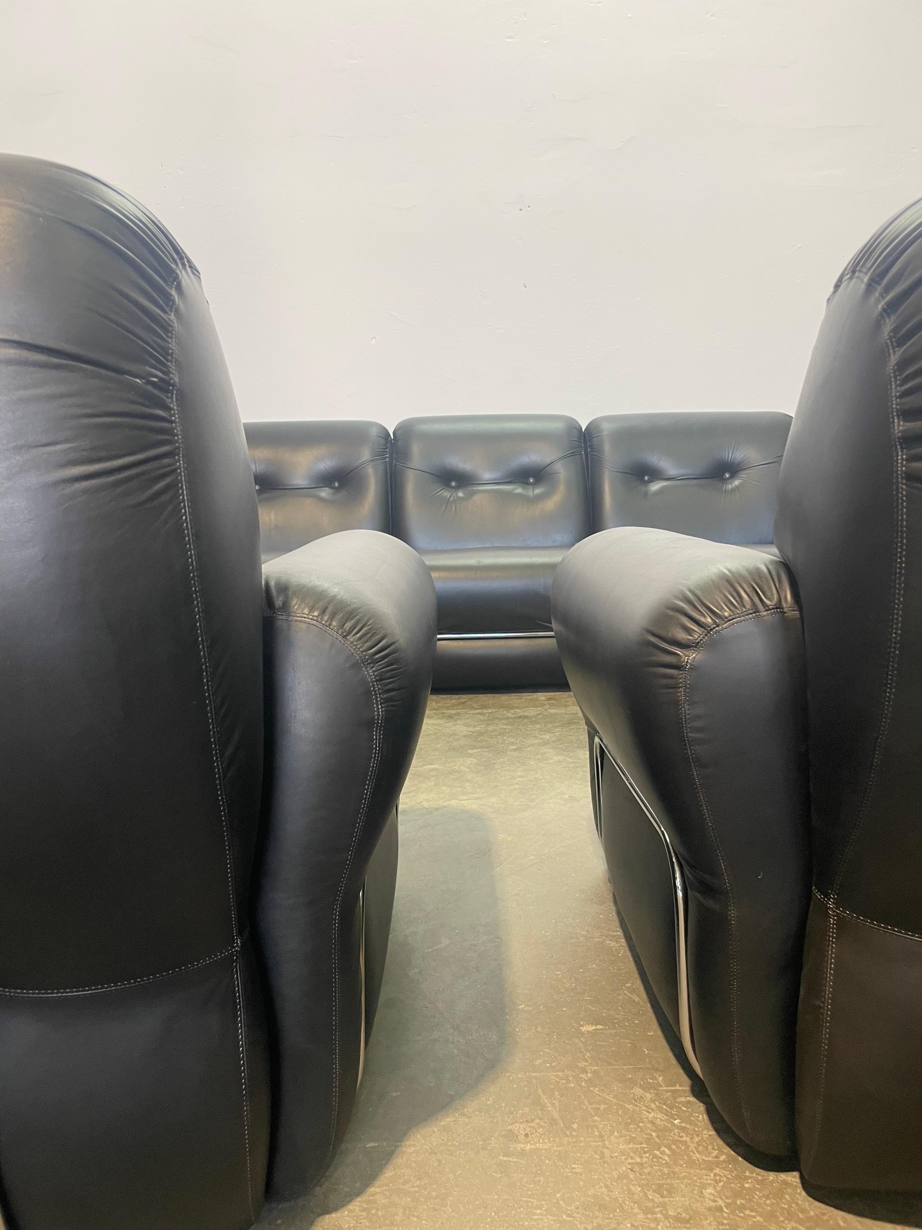 Leather Set Divano e 2 poltrone Adriano Piazzesi in pelle nera For Sale